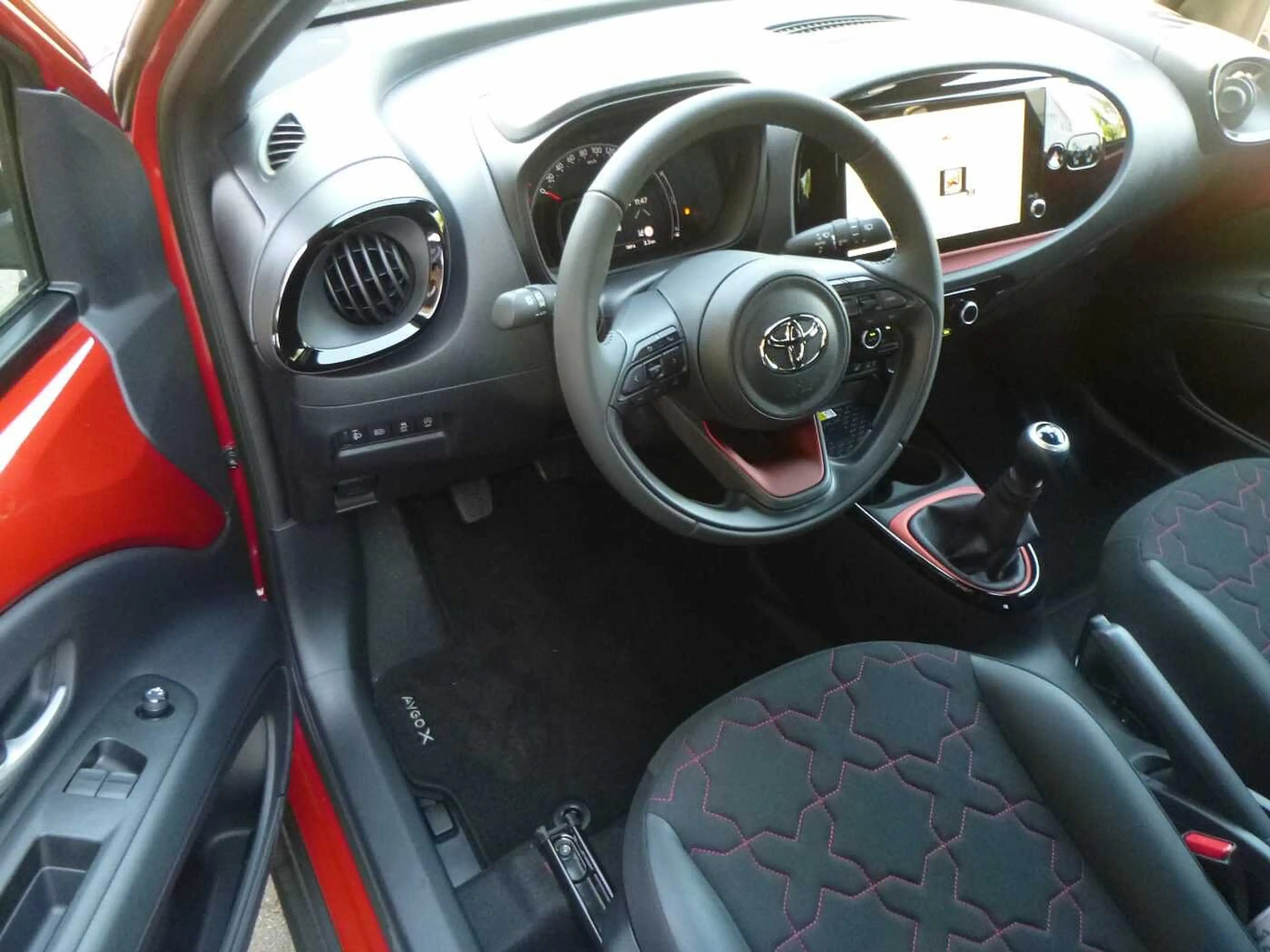 Toyota Aygo X Pulse Edition - LED, Navi, SZ, PDC, Alu 18' — photo 8