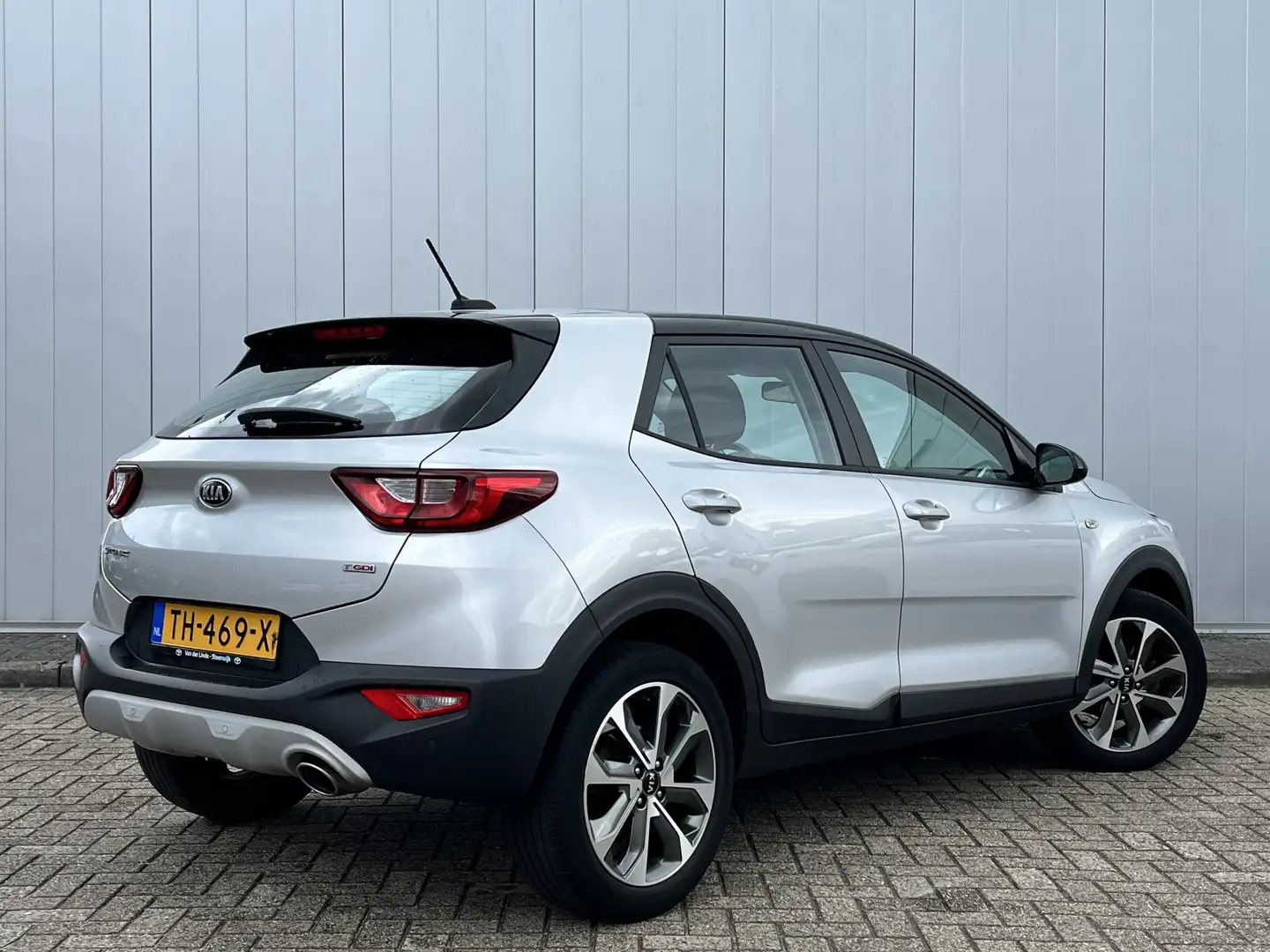 Kia Stonic 1.0 T-GDi ComfortPlusLine Navigator Bi-Tone PDC NL Grijs - 2
