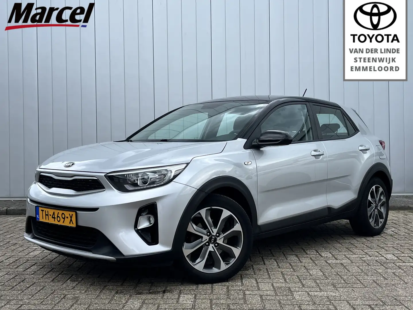Kia Stonic 1.0 T-GDi ComfortPlusLine Navigator Bi-Tone PDC NL Grijs - 1