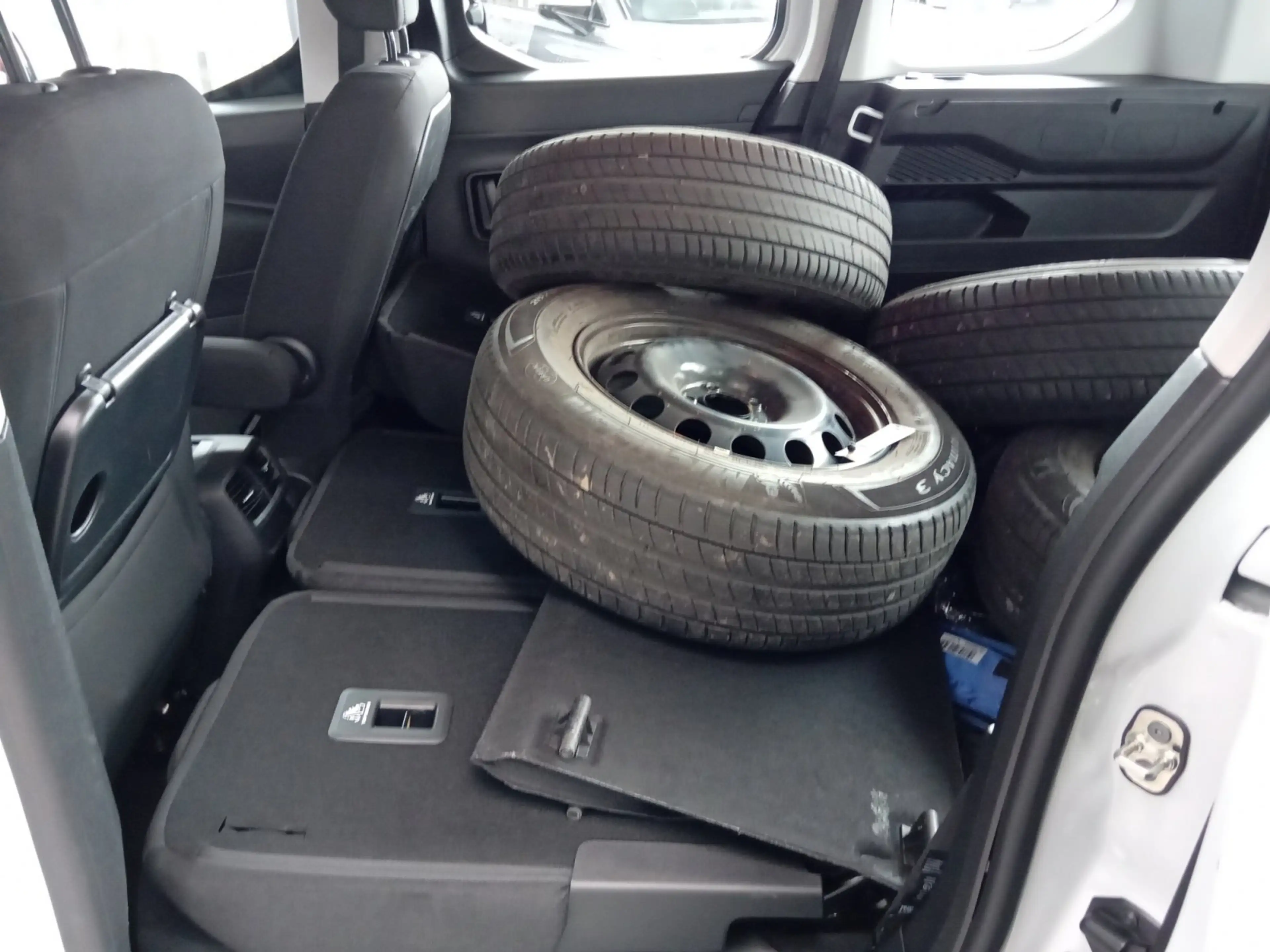 Peugeot Rifter Elektro 136 L1 Allure motor Navi+PDC+AUT — photo 13