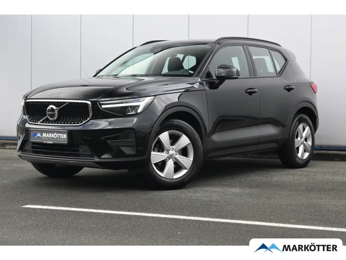 Volvo XC40 T2 Essential/17''/Shz/Navi/Kamera/Apple-Car Schwarz - 1