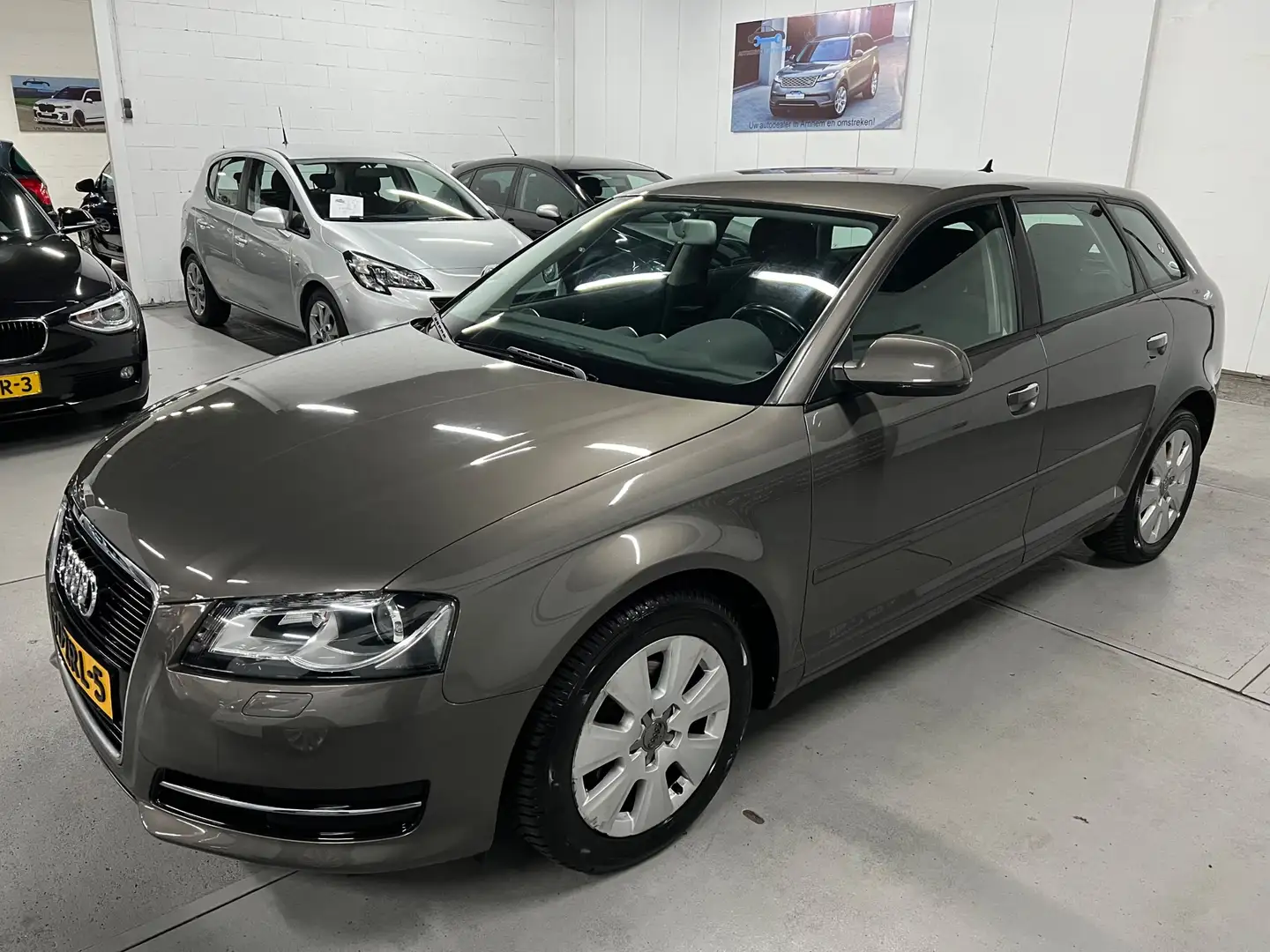 Audi A3 Sportback 1.2 TFSI Attraction Advance Grau - 2