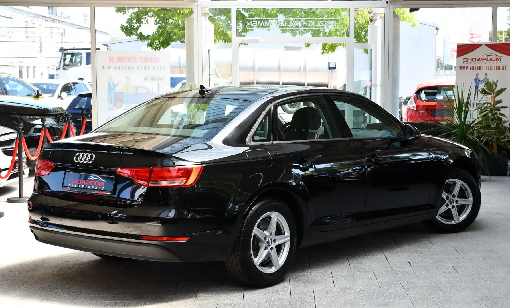 Audi A4 Limousine schwenkbare Anhängerkupplung 84tkm Noir - 2