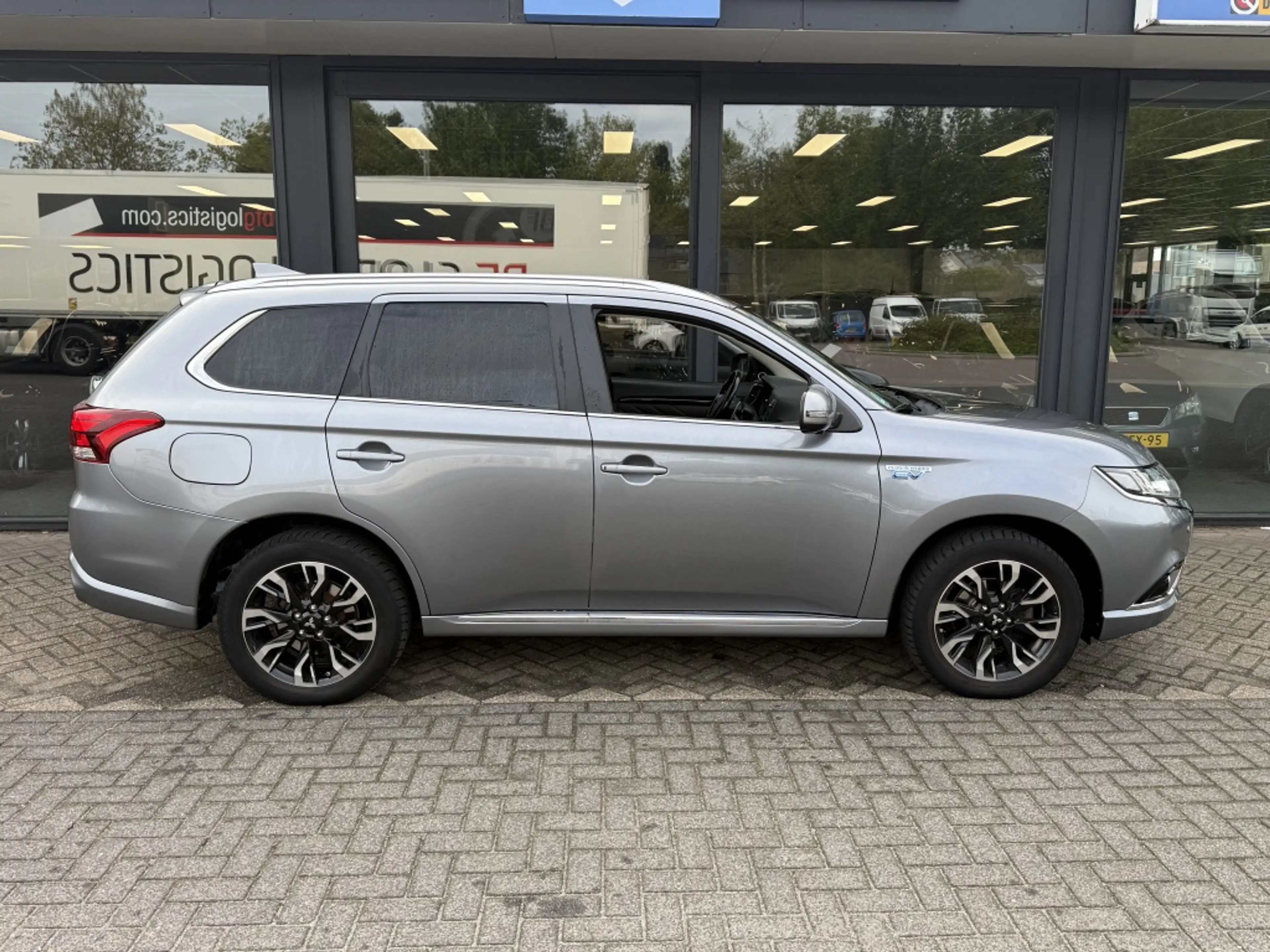 Mitsubishi Outlander 2.0 PHEV Instyle Hybride Full options NL Auto!! — photo 5