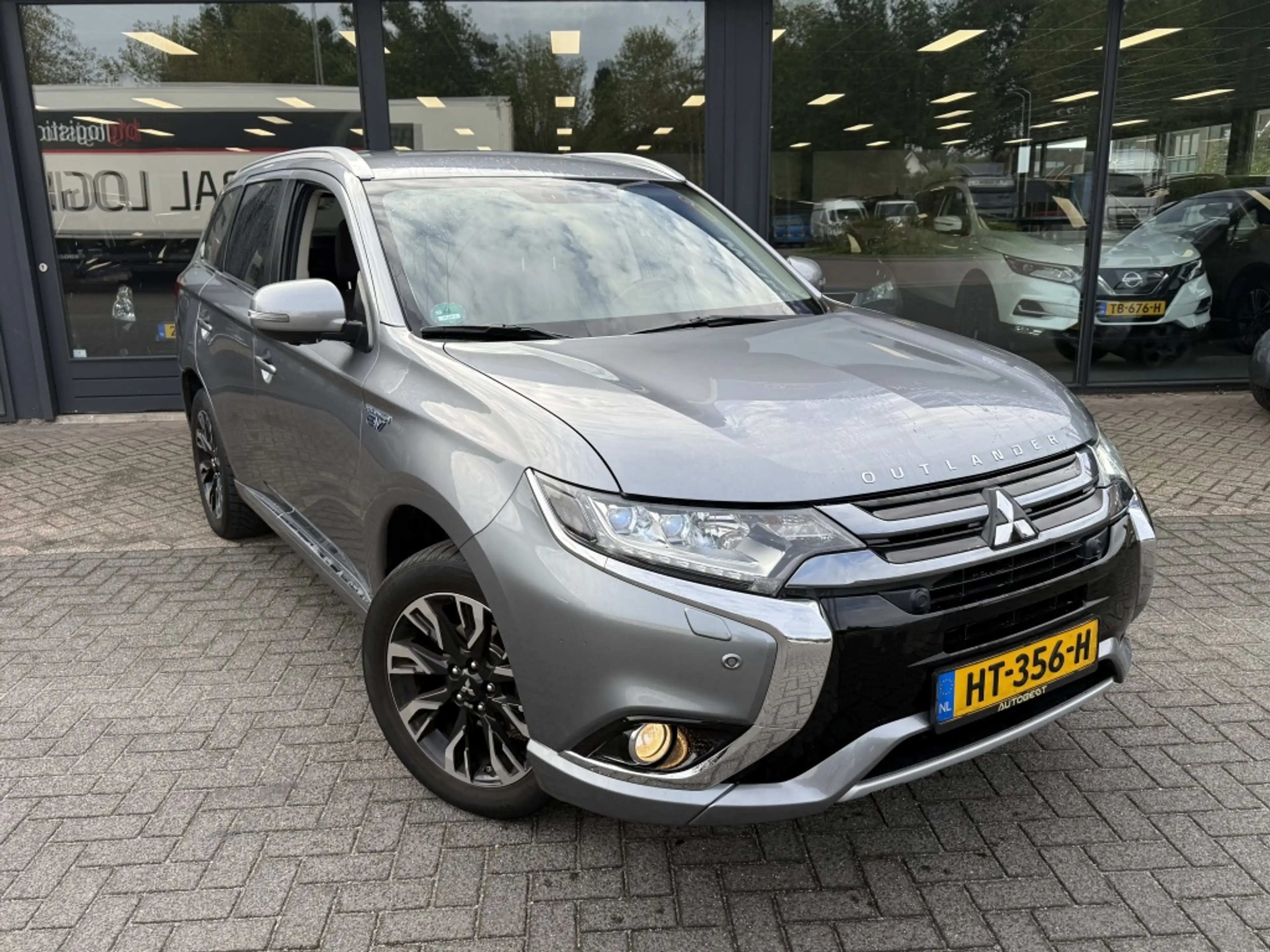 Mitsubishi Outlander 2.0 PHEV Instyle Hybride Full options NL Auto!! — photo 4