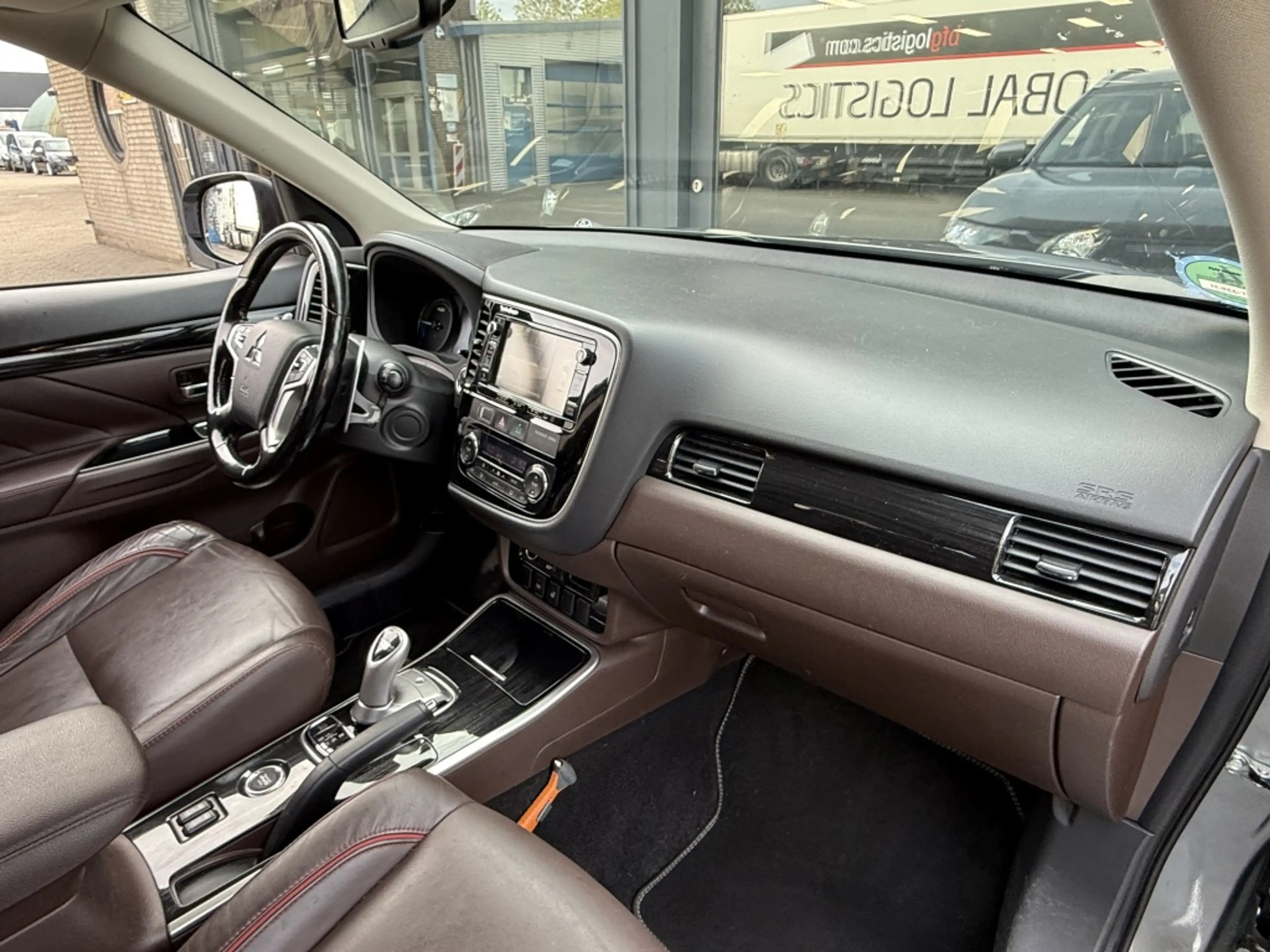 Mitsubishi Outlander 2.0 PHEV Instyle Hybride Full options NL Auto!! — photo 25