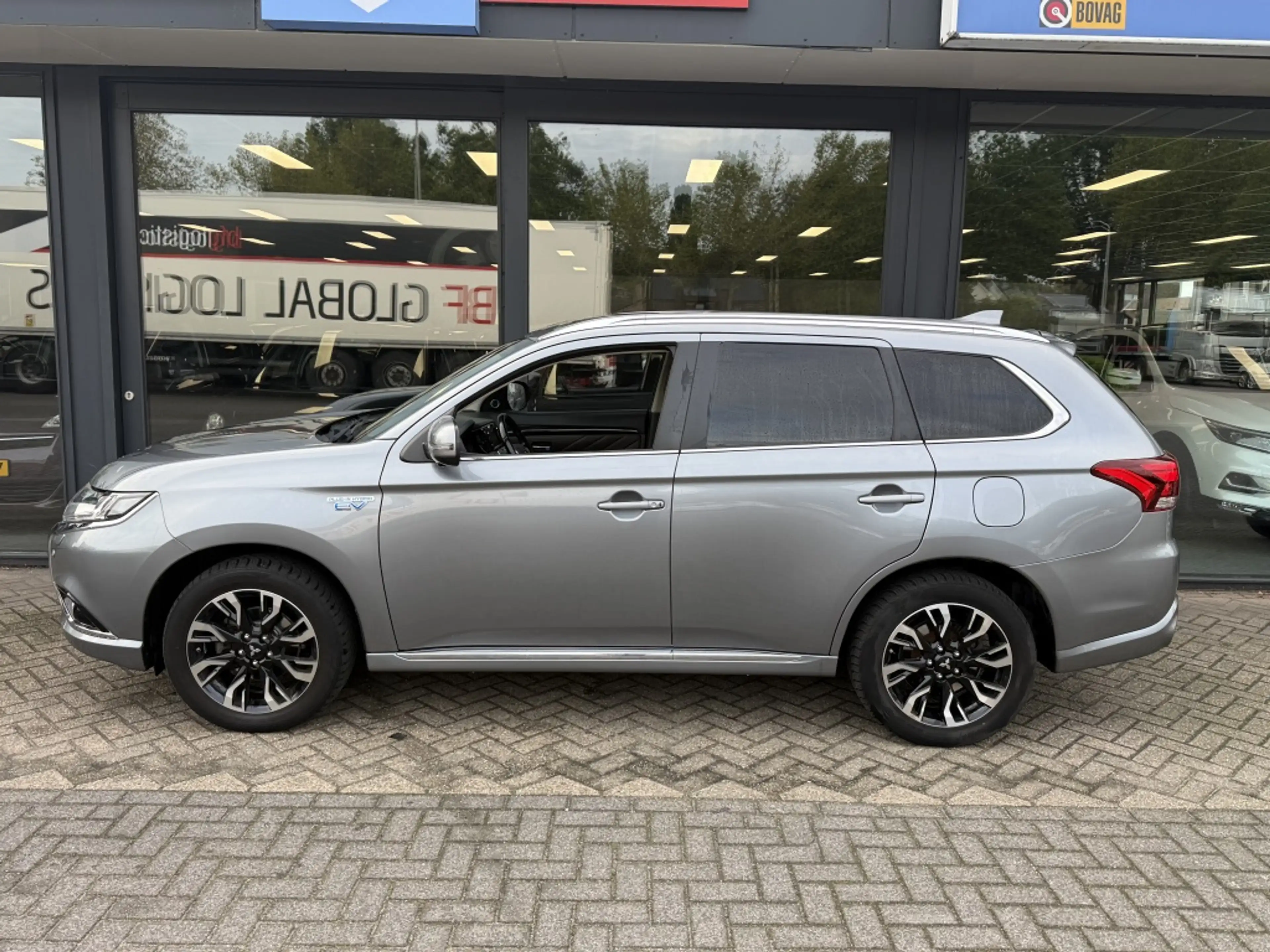 Mitsubishi Outlander 2.0 PHEV Instyle Hybride Full options NL Auto!! — photo 3