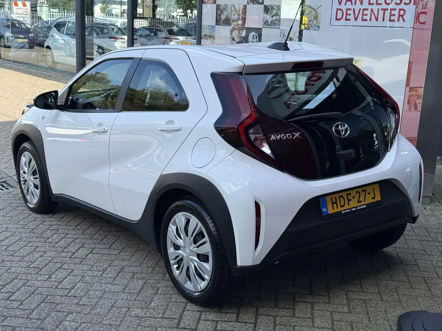 Toyota Aygo X 1.0 VVT-i MT Play NL-AUTO APPLE/ANDROID CARPLAY CA Blanc - 2