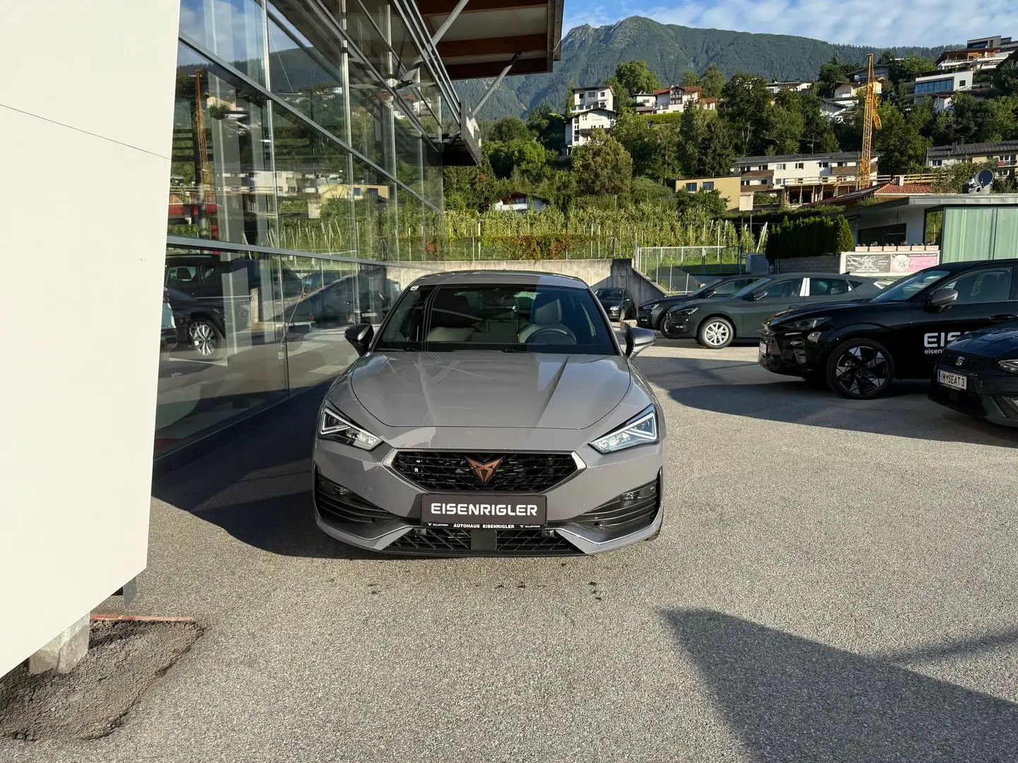 CUPRA Leon 1.5 eTSI DSG 150 PS ACT Grau - 2