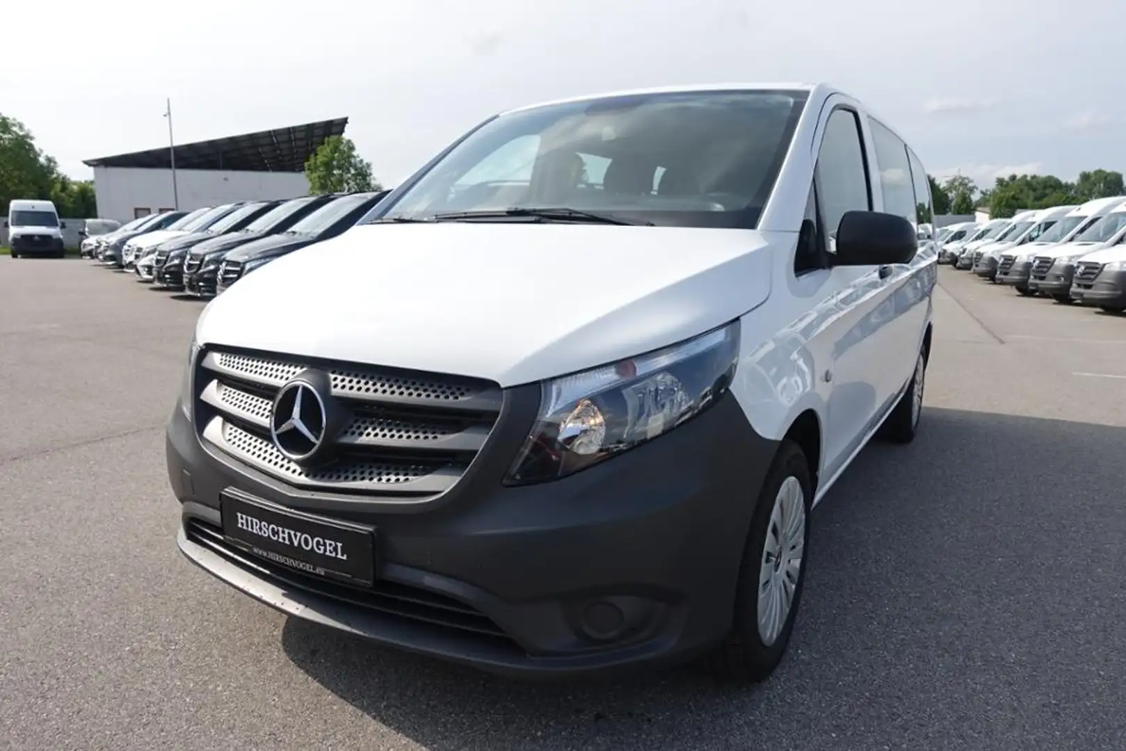 Mercedes-Benz Vito 114 CDI Tourer lang 9G-Tronic 8-Sitzer Weiß - 2