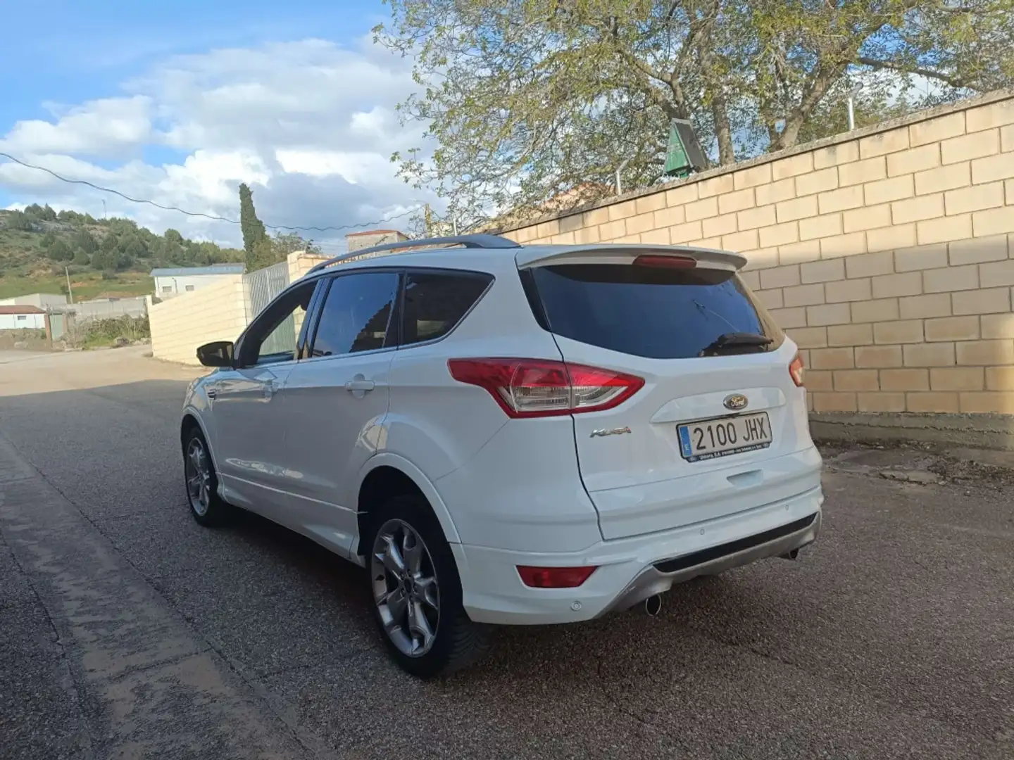 Ford Kuga 1.5 EcoB. S&S Titanium 4x4 Aut. 180 Weiß - 2
