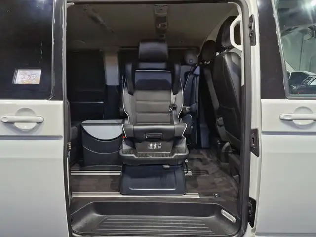 Volkswagen Multivan view 15
