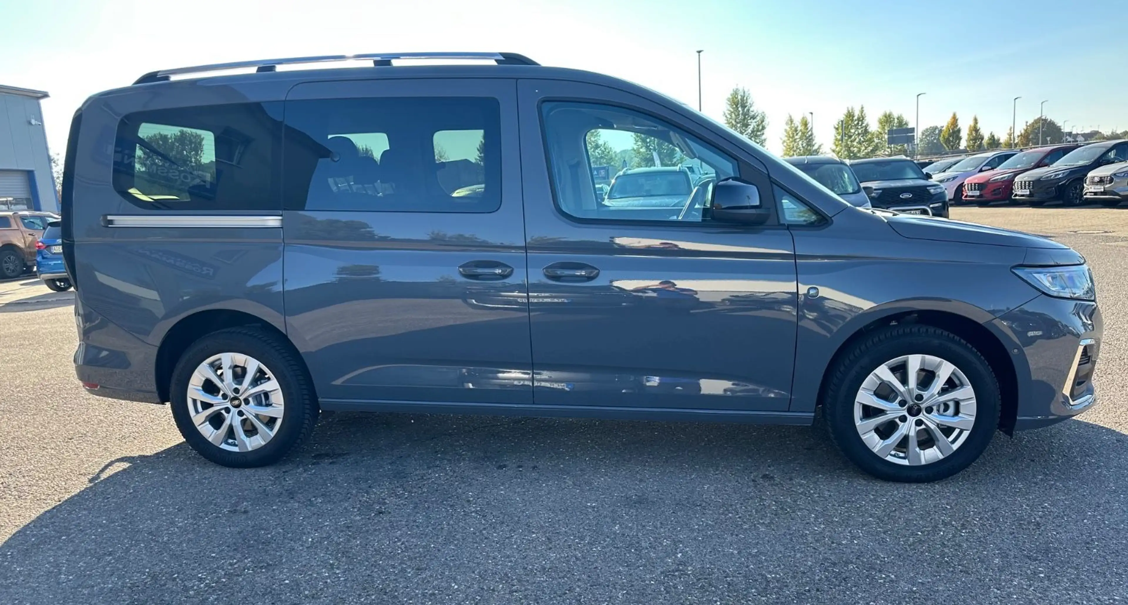 Ford Grand Tourneo Connect 1.5 PHEV Titanium *AHK/ACC — photo 4