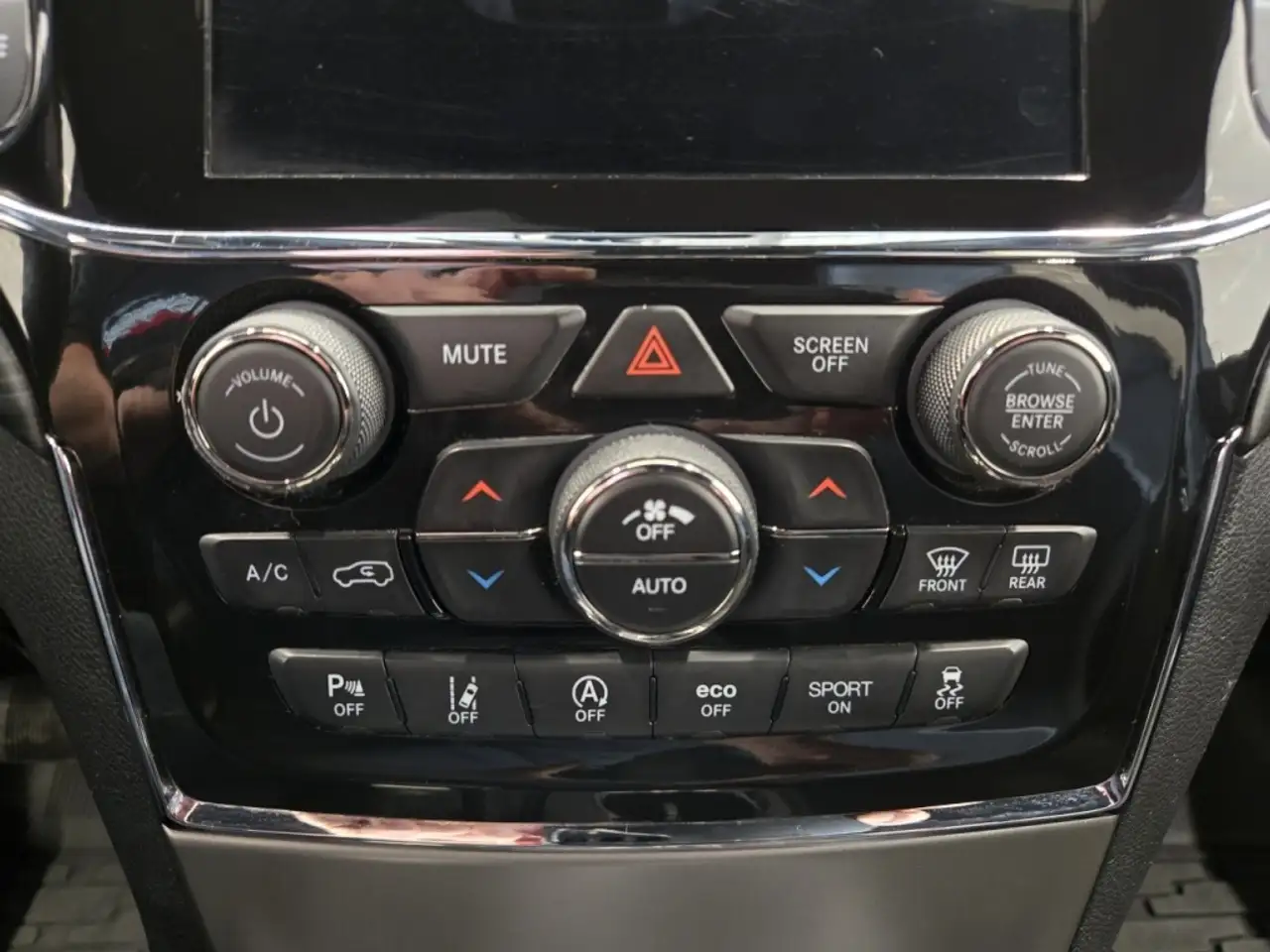 Jeep Grand Cherokee снимка Jeep Grand Cherokee