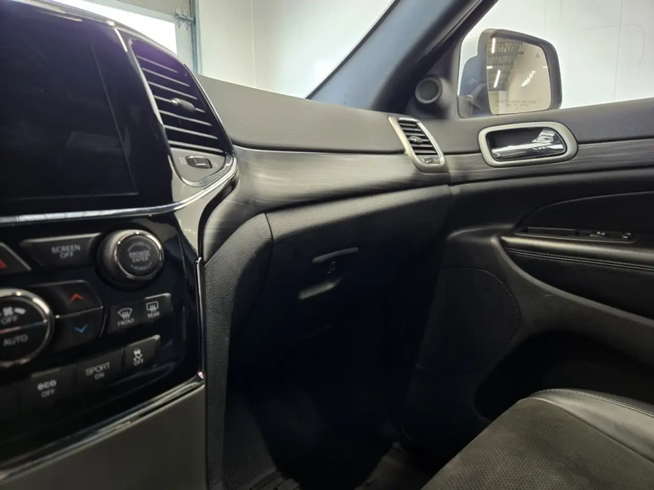 Jeep Grand Cherokee снимка Jeep Grand Cherokee