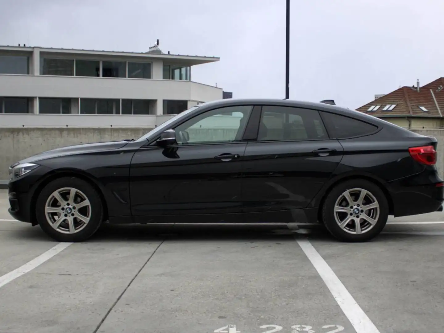 BMW 318 318d 2.0D GT Schwarz - 1