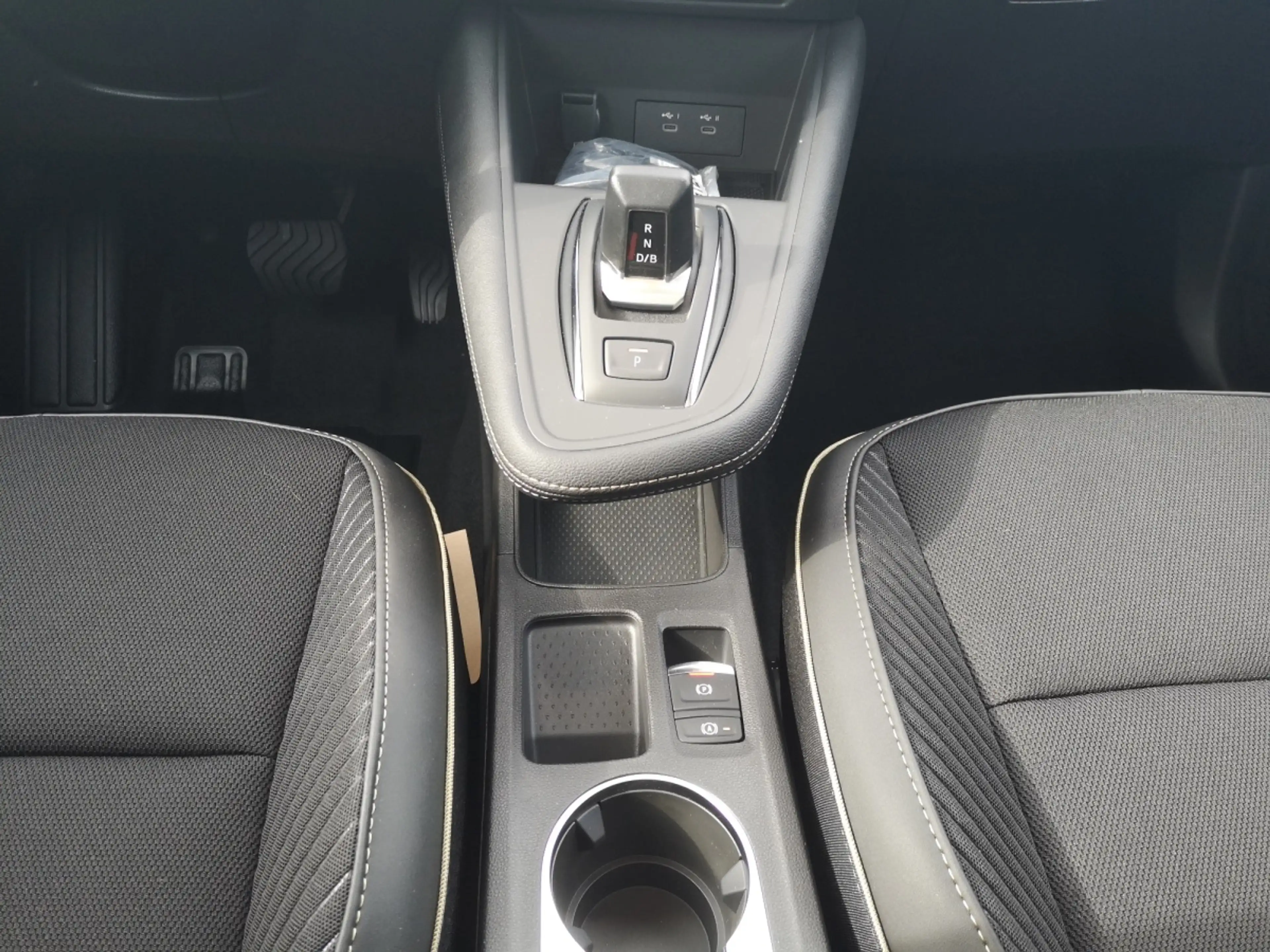 Renault Symbioz Iconic Full Hybrid E-Tech 160 (MY26) — photo 9