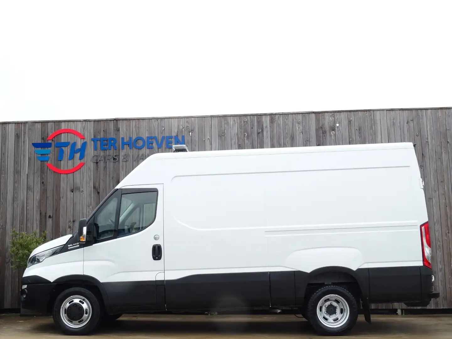 Iveco Daily 35-140 2.3 HPi Hi-Matic Klima Nav 100KW E6 Weiß - 1