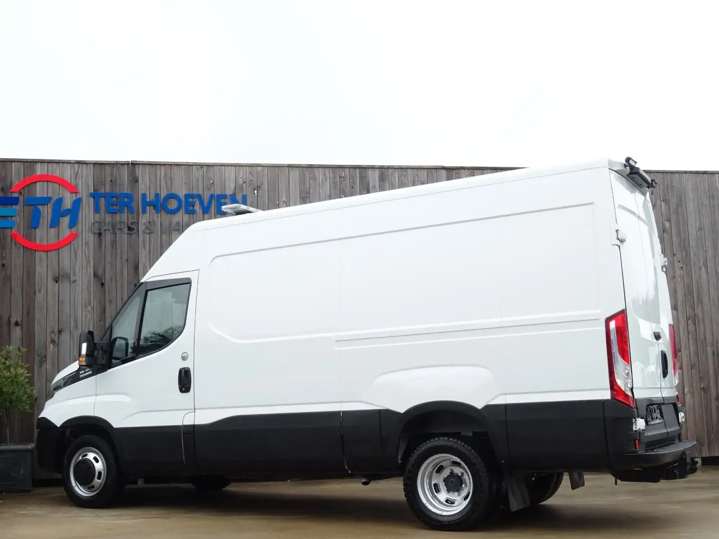 Iveco Daily 35-140 2.3 HPi Hi-Matic Klima Nav 100KW E6 Weiß - 2