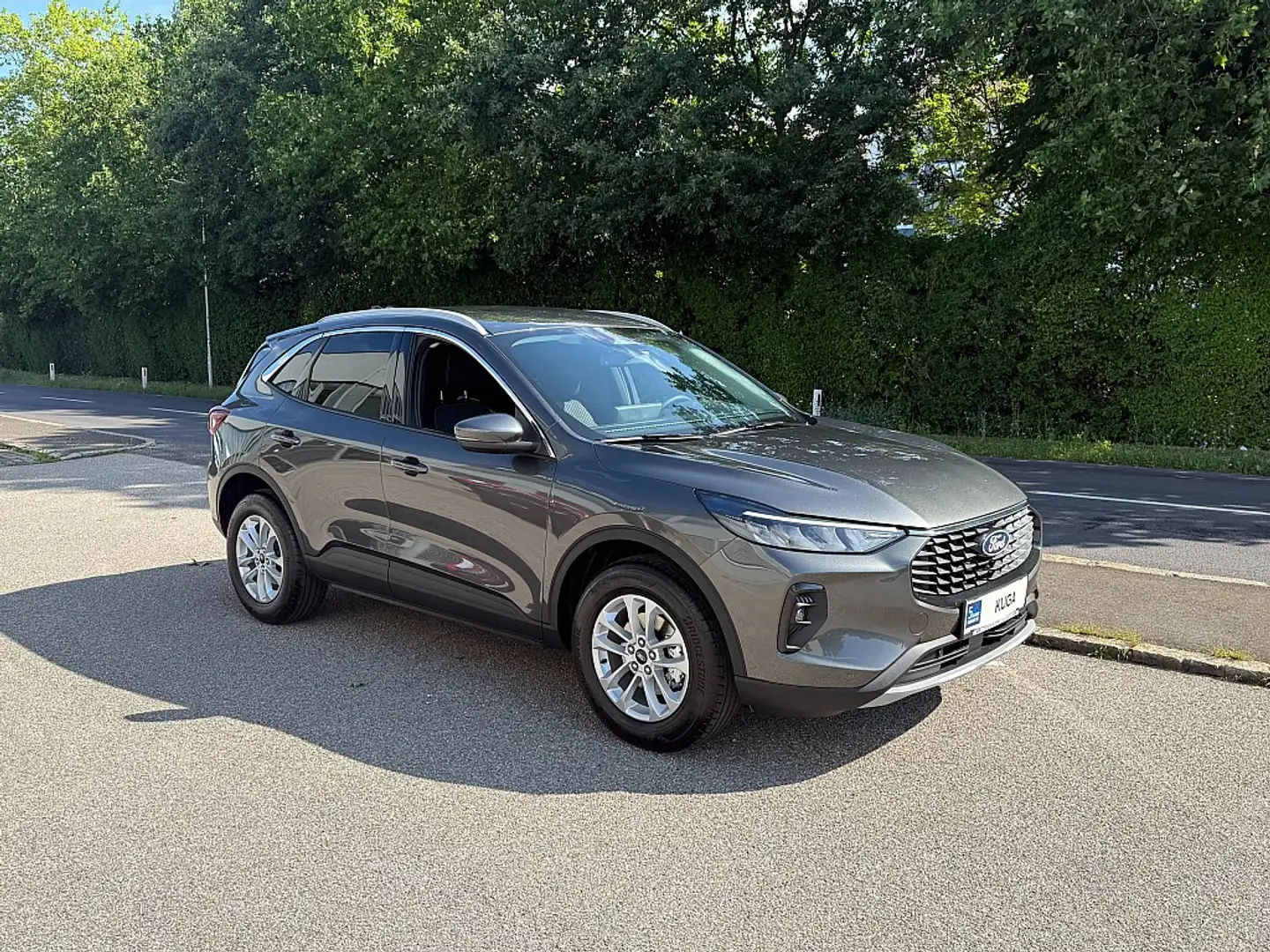 Ford Kuga 2,5 Duratec FHEV Titanium Aut. Gris - 2