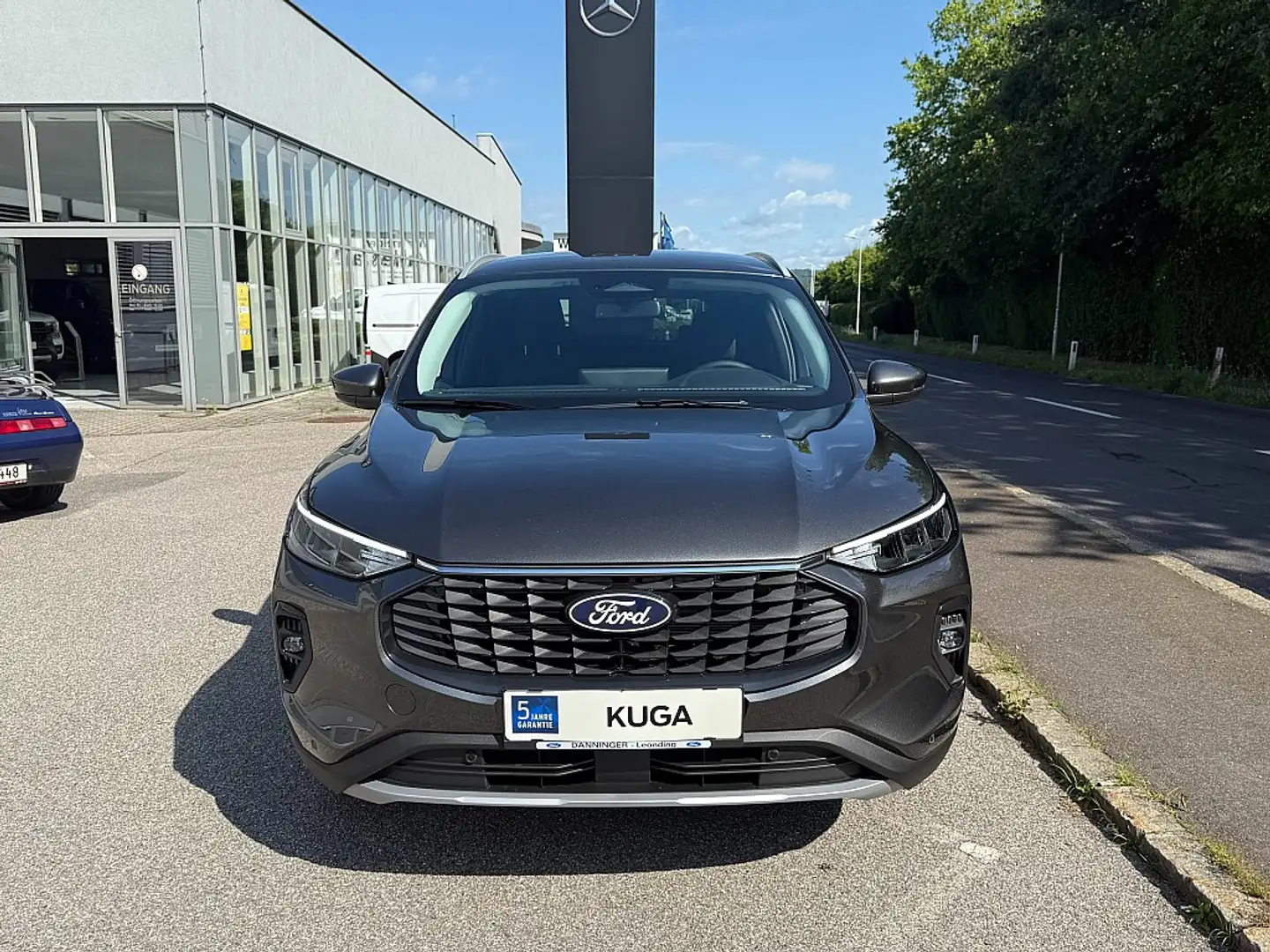 Ford Kuga 2,5 Duratec FHEV Titanium Aut. Gris - 1