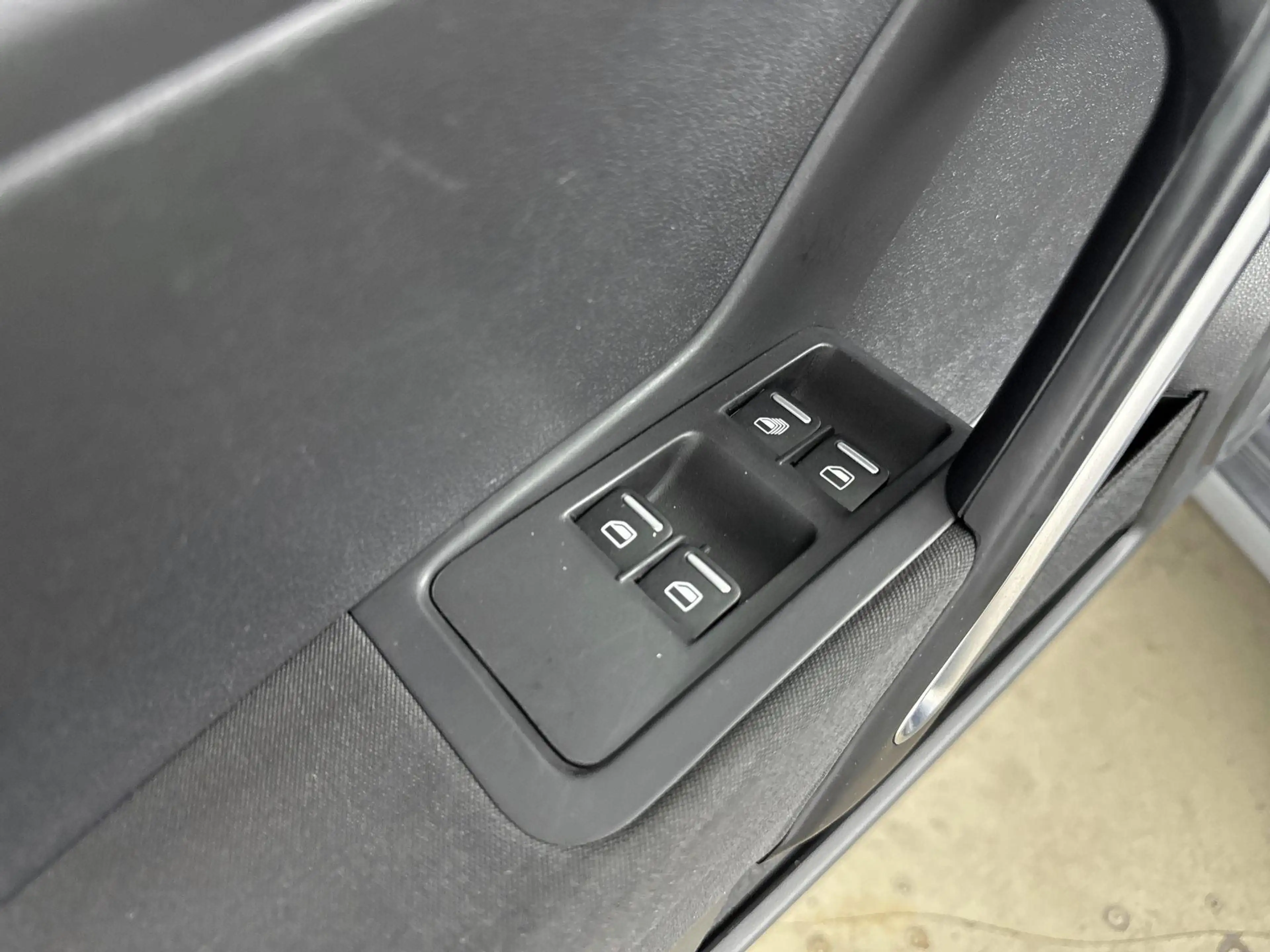 Volkswagen Beetle Cabriolet 1.2 TSI Exclusive Series — photo 15