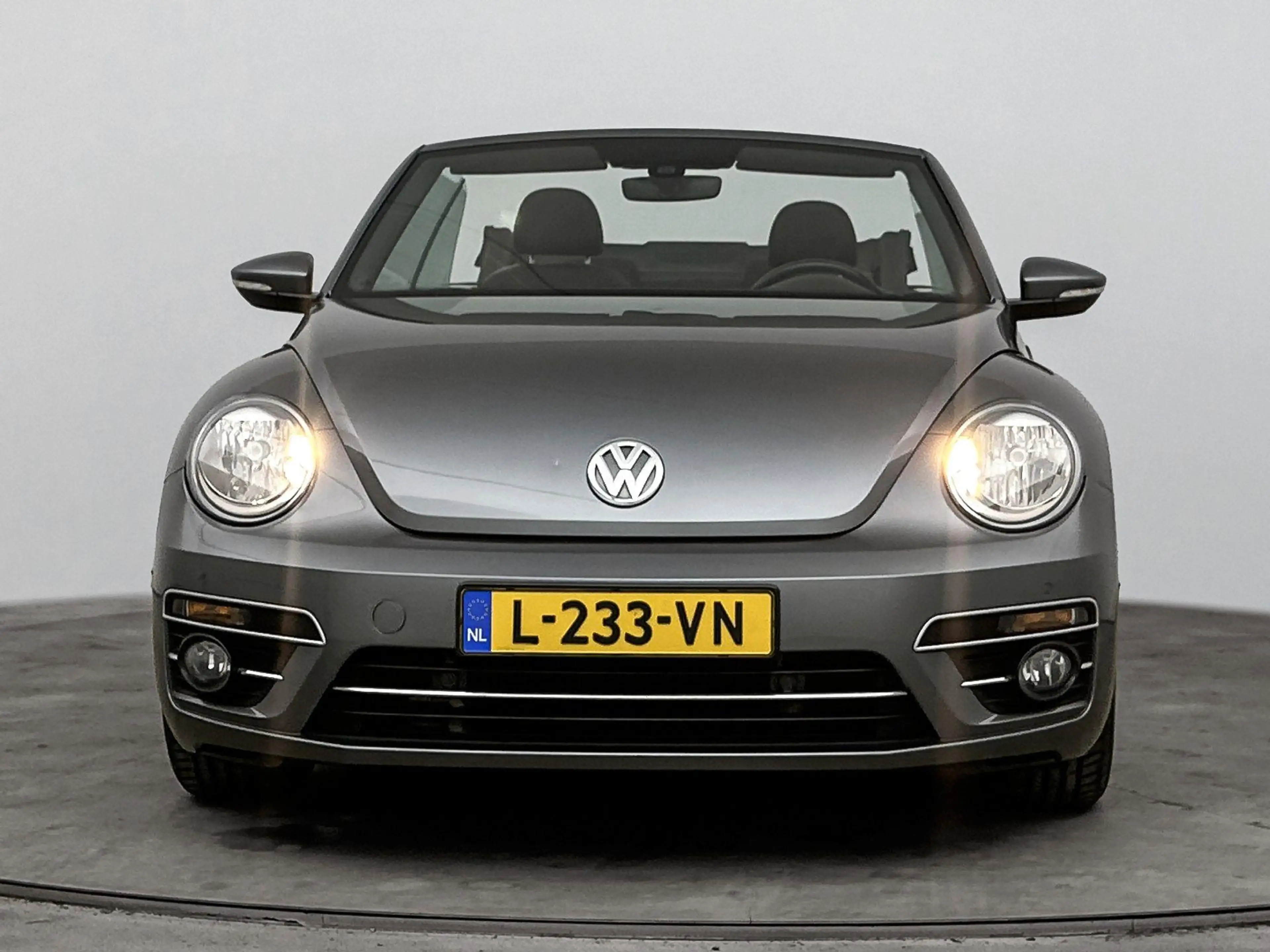 Volkswagen Beetle Cabriolet 1.2 TSI Exclusive Series — photo 5