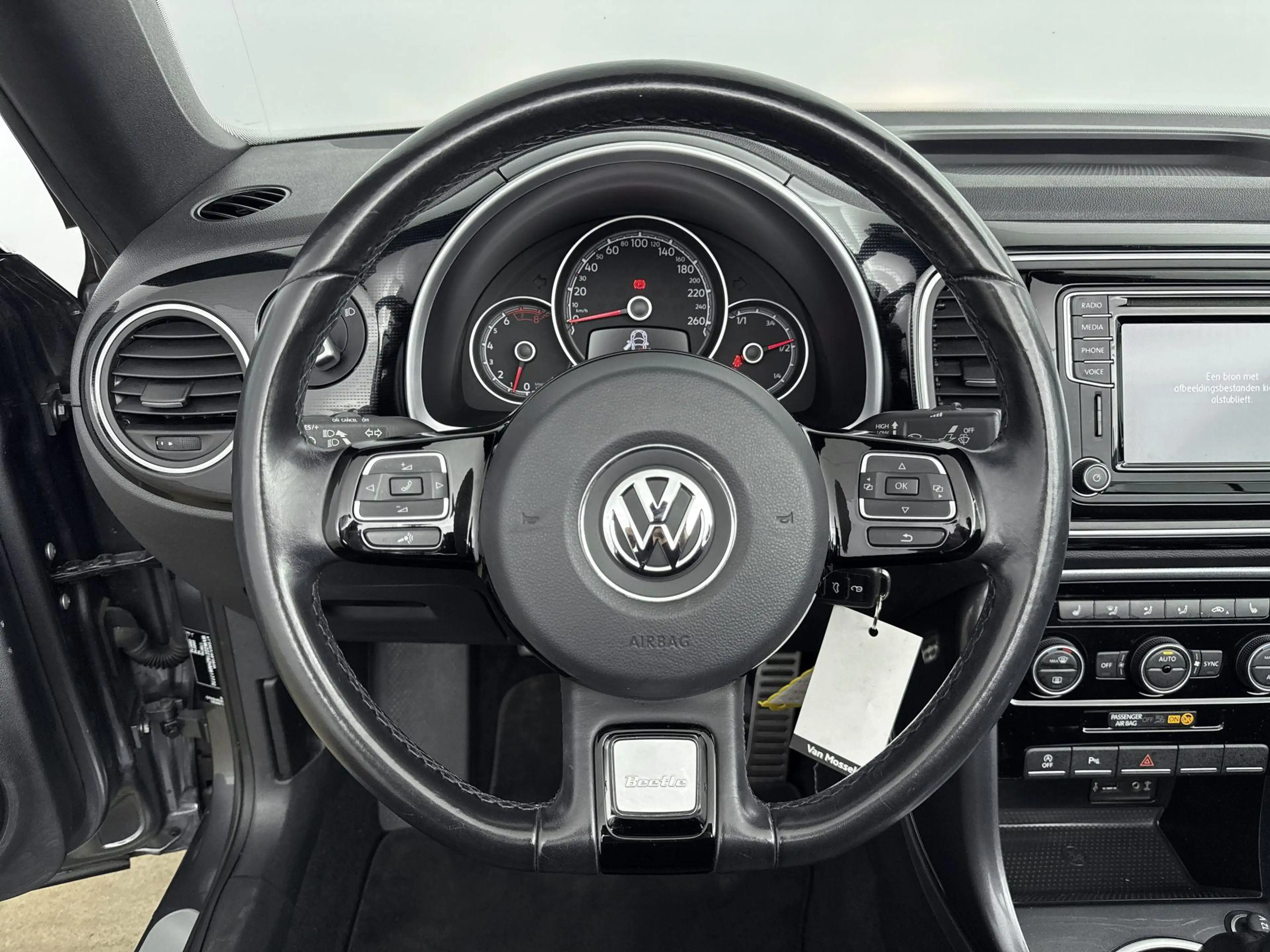 Volkswagen Beetle Cabriolet 1.2 TSI Exclusive Series — photo 13