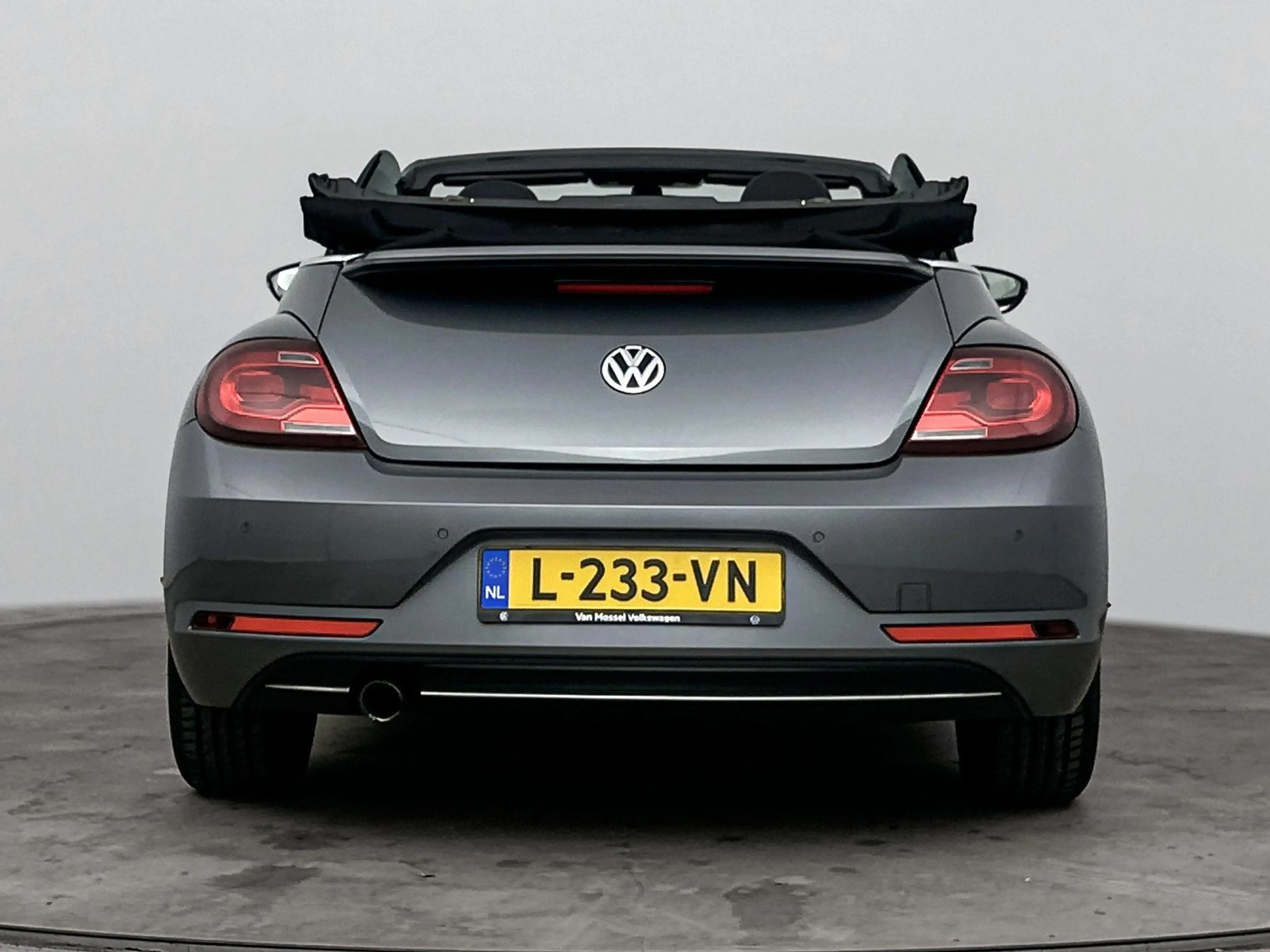 Volkswagen Beetle Cabriolet 1.2 TSI Exclusive Series — photo 3