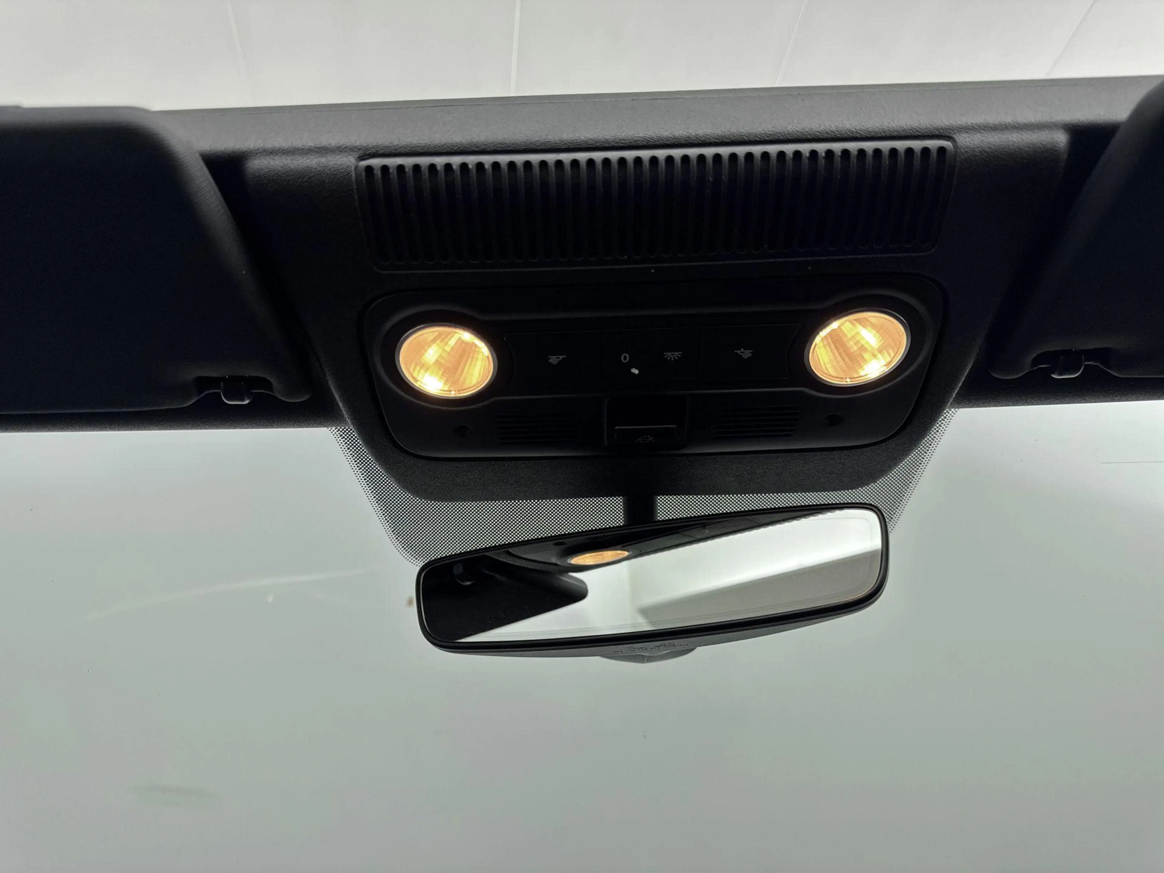 Volkswagen Beetle Cabriolet 1.2 TSI Exclusive Series — photo 14