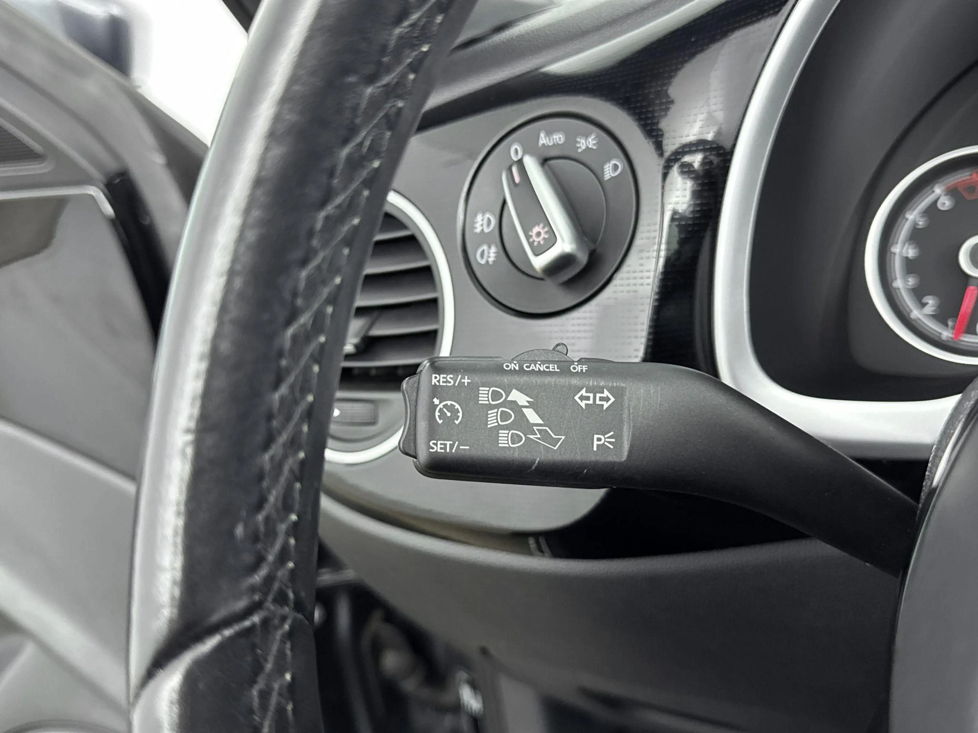 Volkswagen Beetle Cabriolet 1.2 TSI Exclusive Series — photo 6