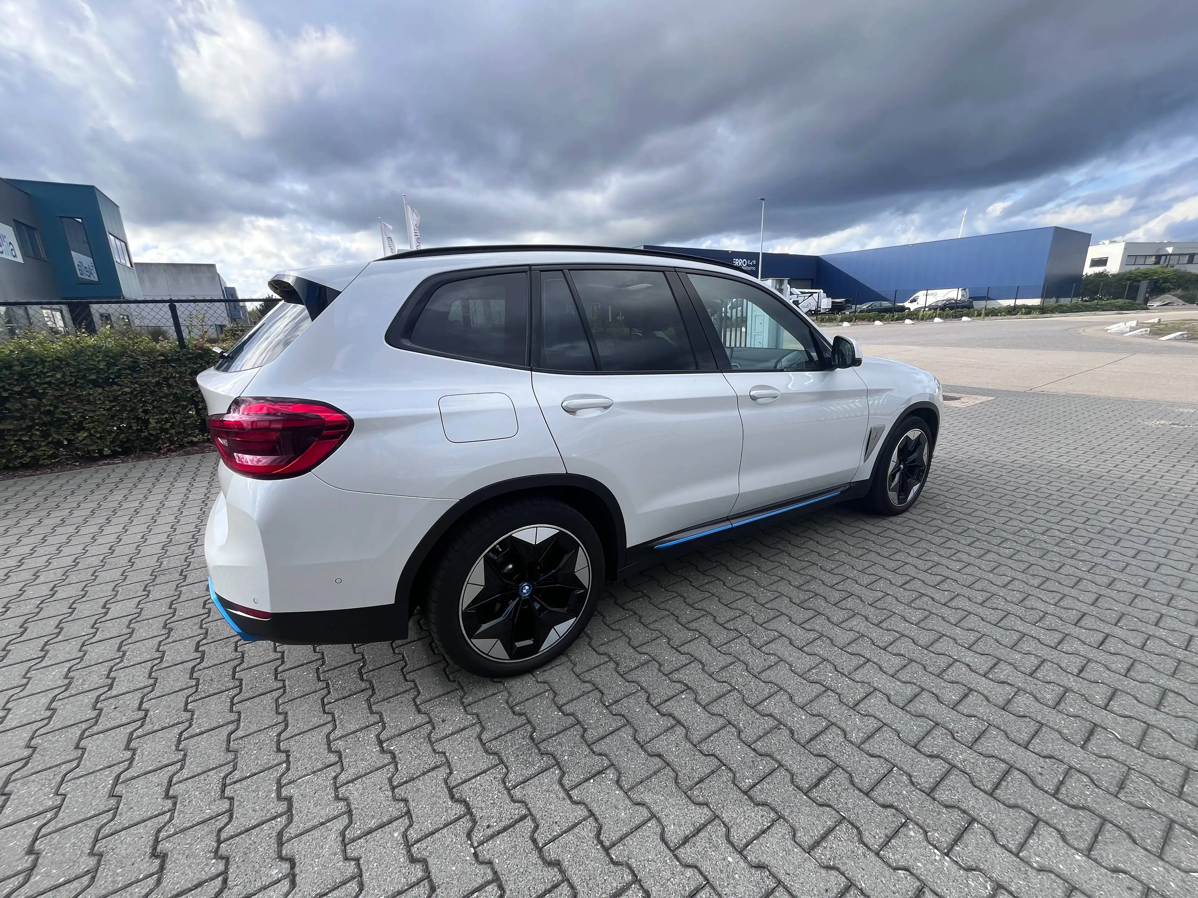 BMW iX3 80 kWh Pano/LED/Harman/20"/DodeHoek/Keyless/MemoryLeder/HUD/AdCruise/ZV/360 — photo 9