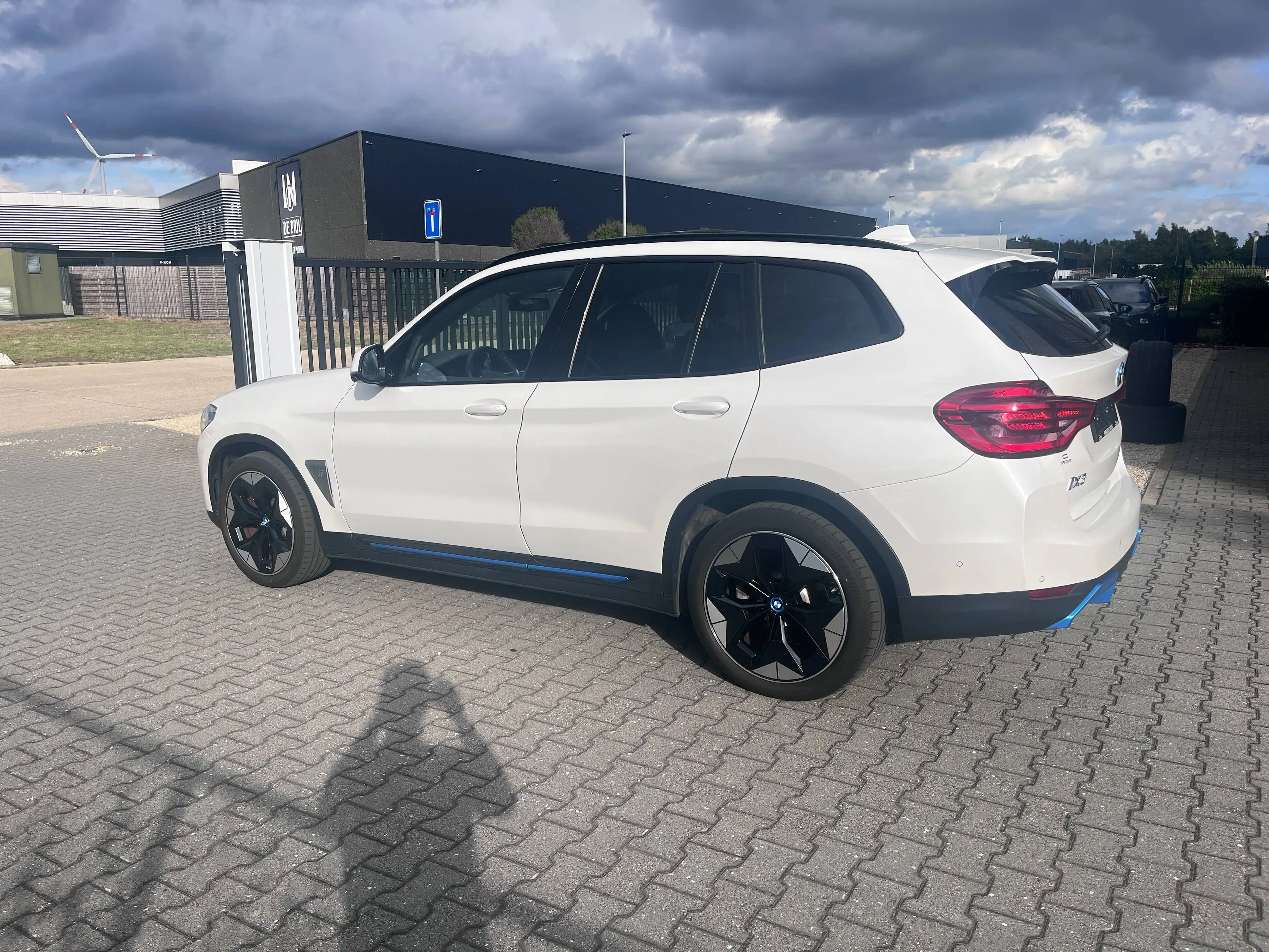 BMW iX3 80 kWh Pano/LED/Harman/20"/DodeHoek/Keyless/MemoryLeder/HUD/AdCruise/ZV/360 — photo 3