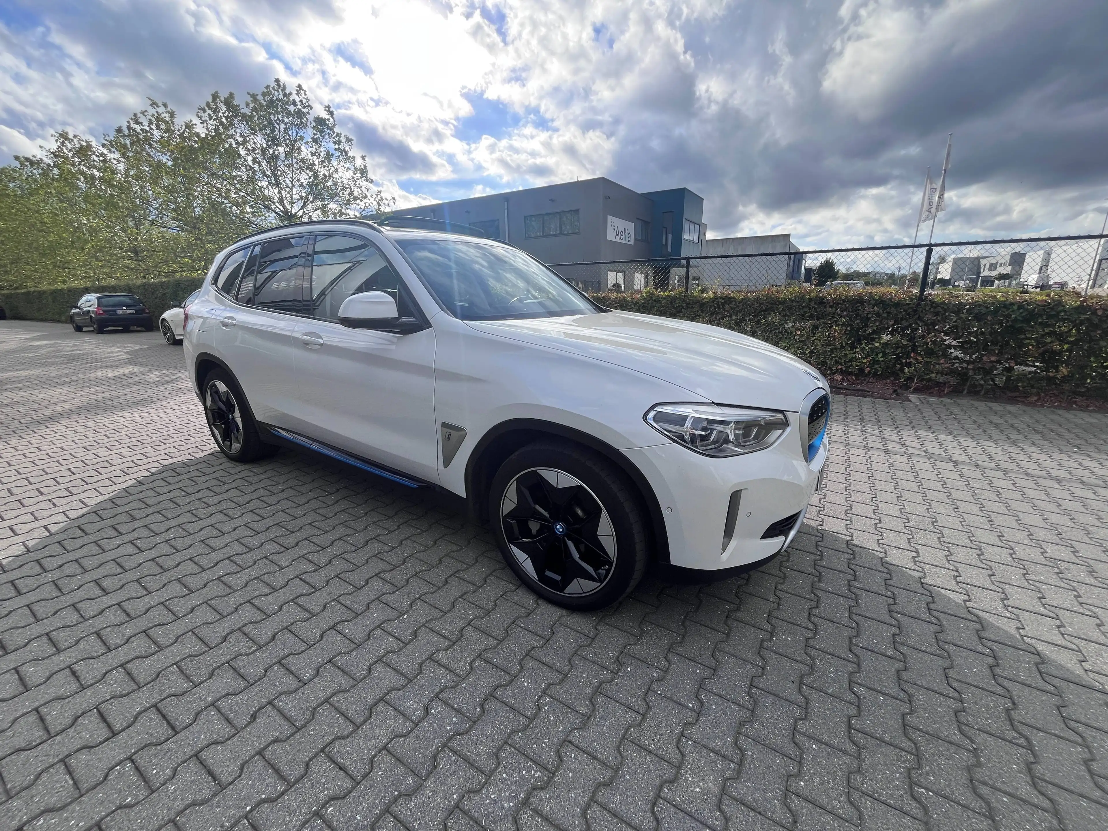 BMW iX3 80 kWh Pano/LED/Harman/20"/DodeHoek/Keyless/MemoryLeder/HUD/AdCruise/ZV/360 — photo 7