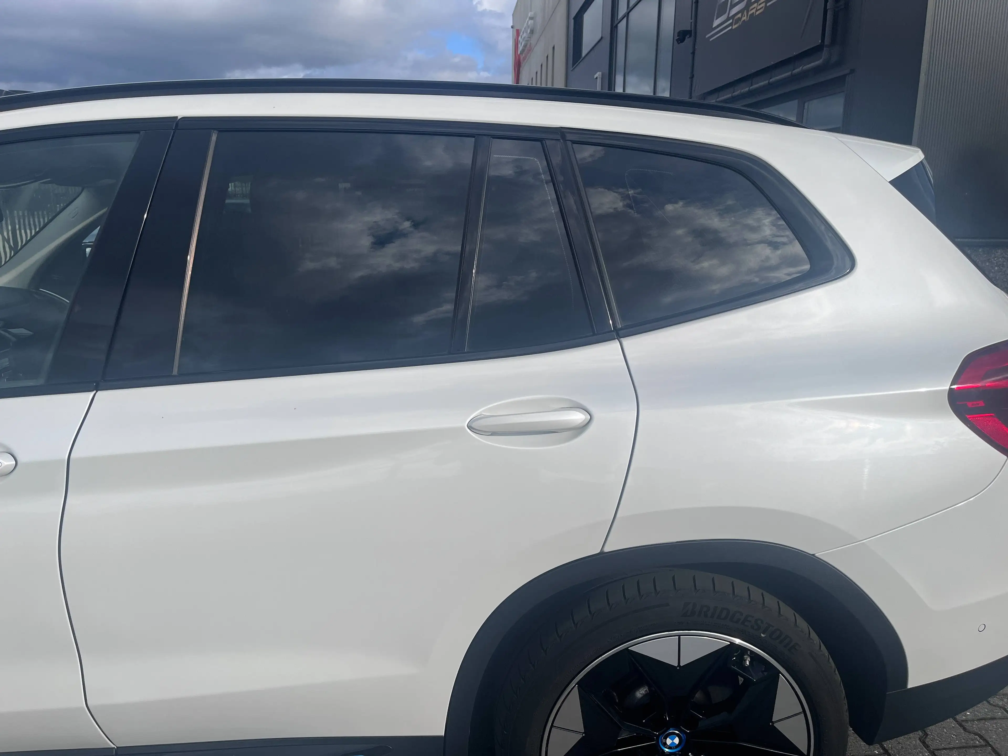 BMW iX3 80 kWh Pano/LED/Harman/20"/DodeHoek/Keyless/MemoryLeder/HUD/AdCruise/ZV/360 — photo 6