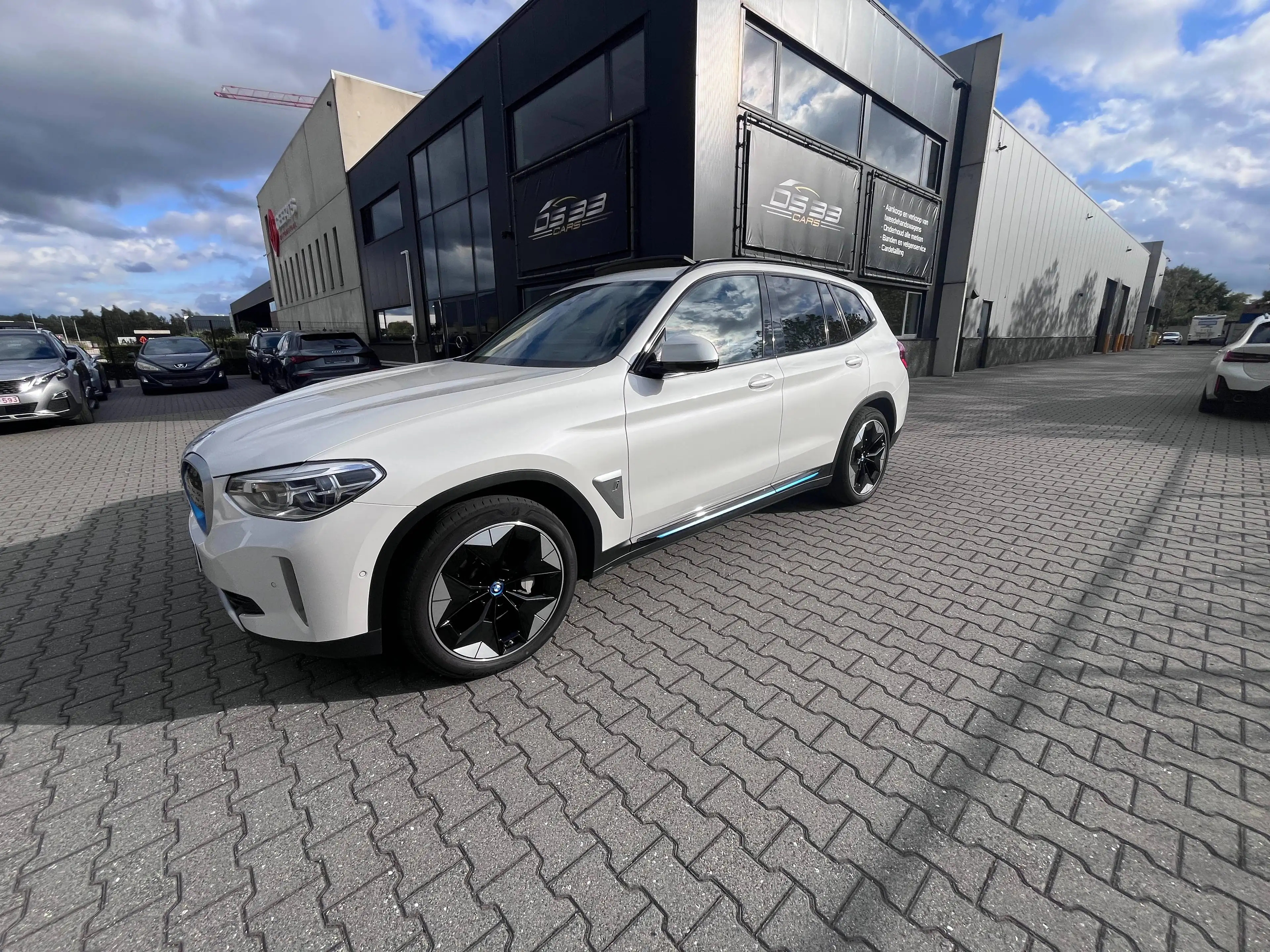 BMW iX3 80 kWh Pano/LED/Harman/20"/DodeHoek/Keyless/MemoryLeder/HUD/AdCruise/ZV/360