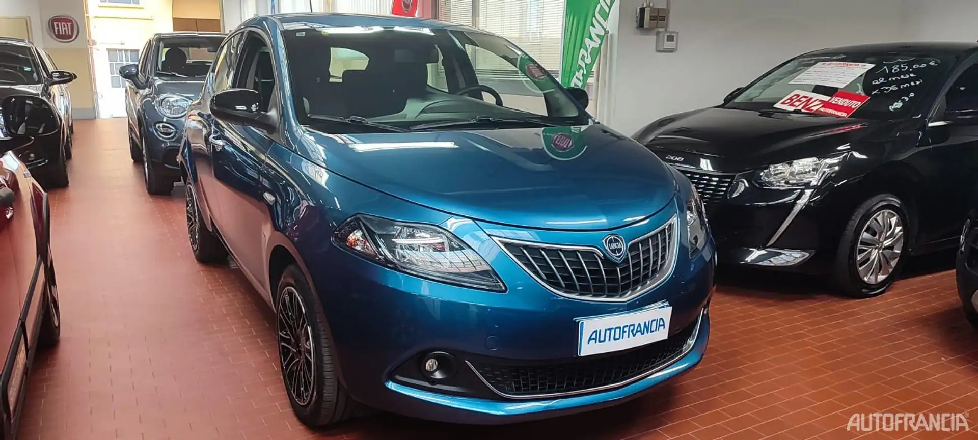 Lancia Ypsilon YPSILON - 1.0 HYBRID 70CV GOLD Bleu - 2