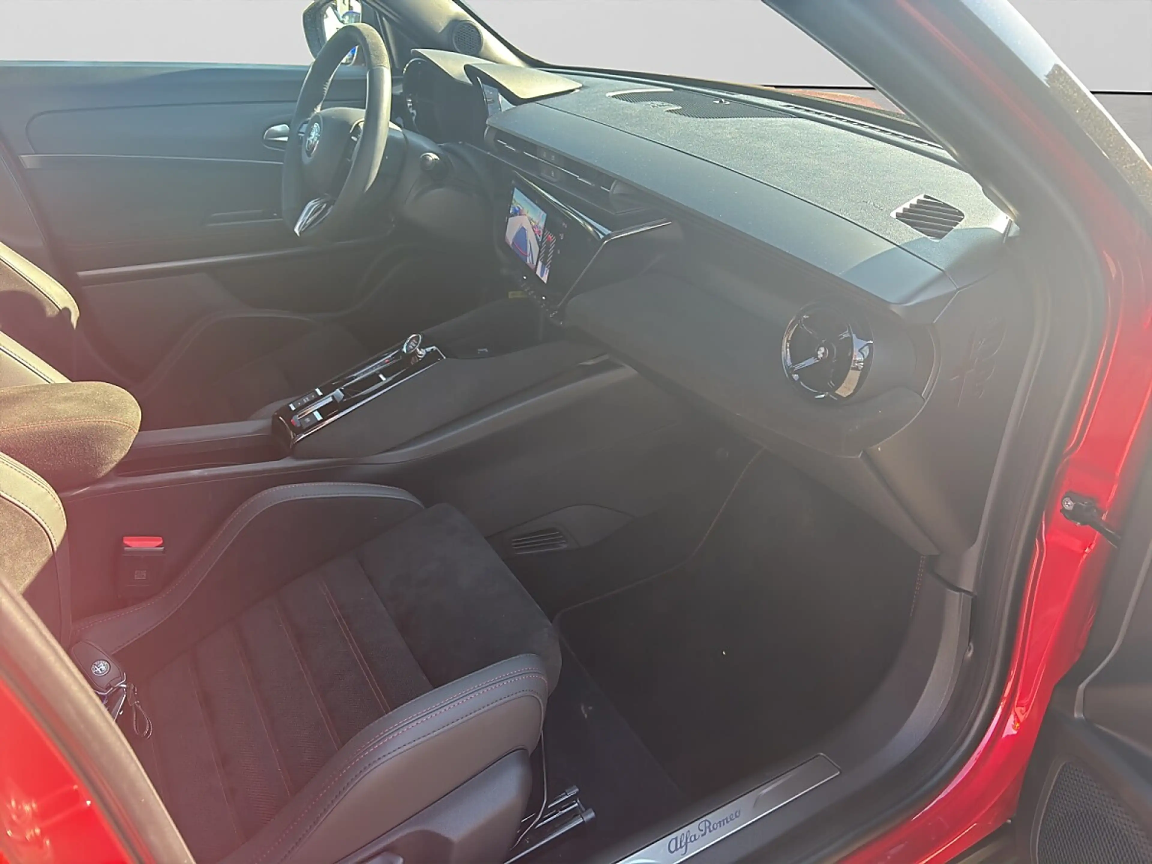 Alfa Romeo Junior Elettrica 280 Batterie 54kWh Veloce — photo 10