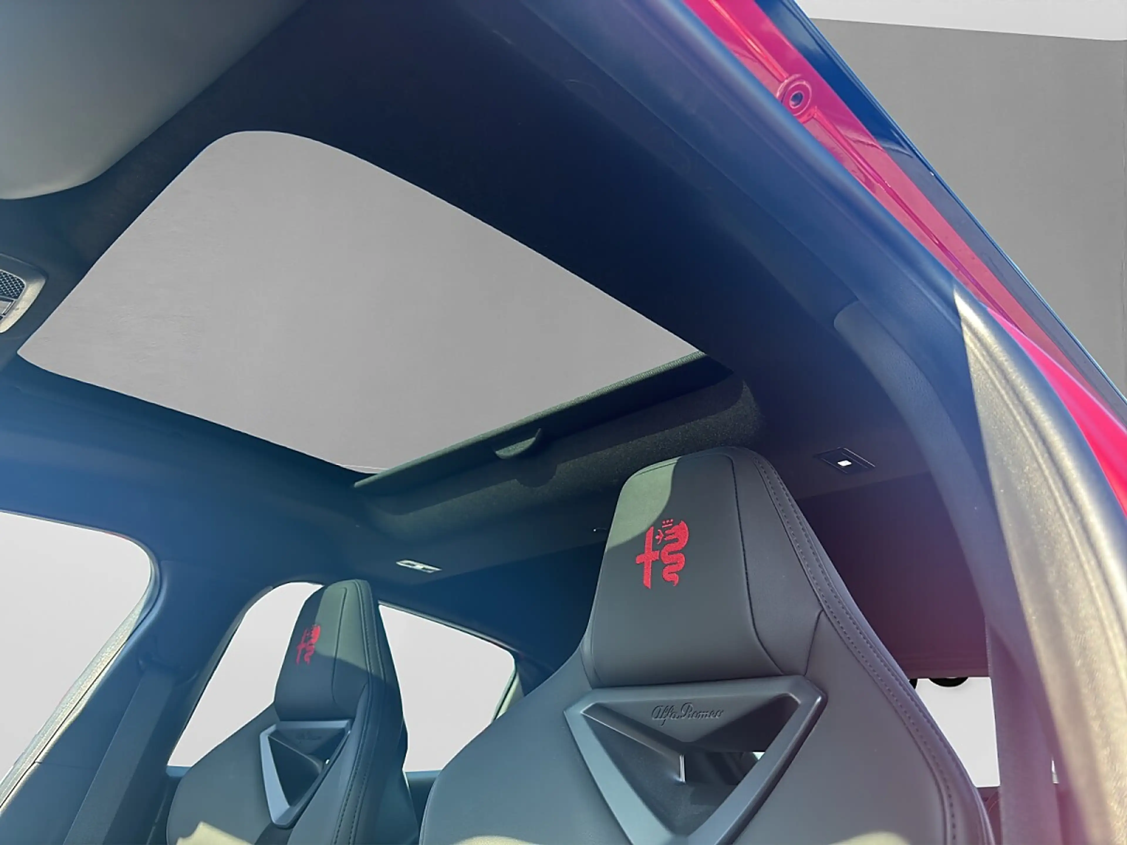 Alfa Romeo Junior Elettrica 280 Batterie 54kWh Veloce — photo 14
