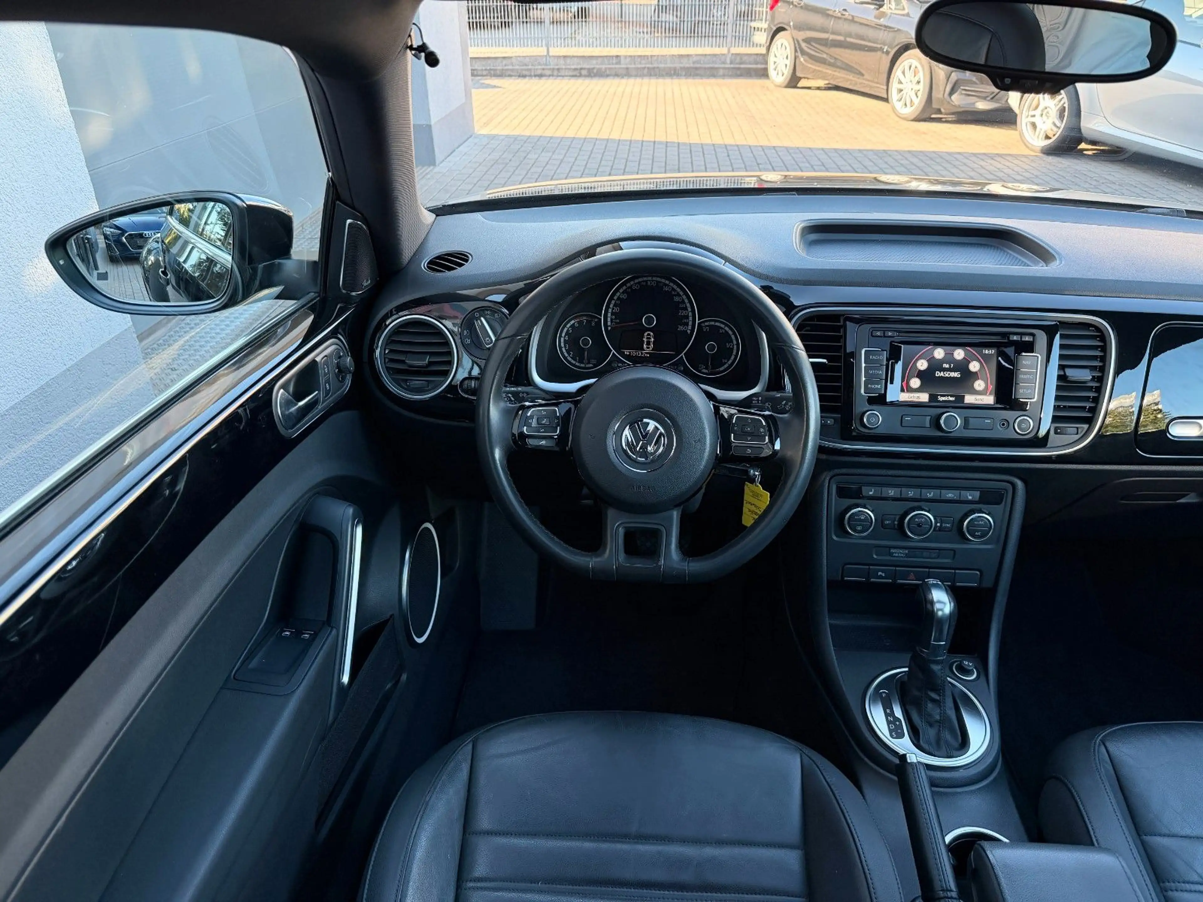 Volkswagen Beetle 1.4 TSI Design*Automatik*Panorama*Fender* — photo 14