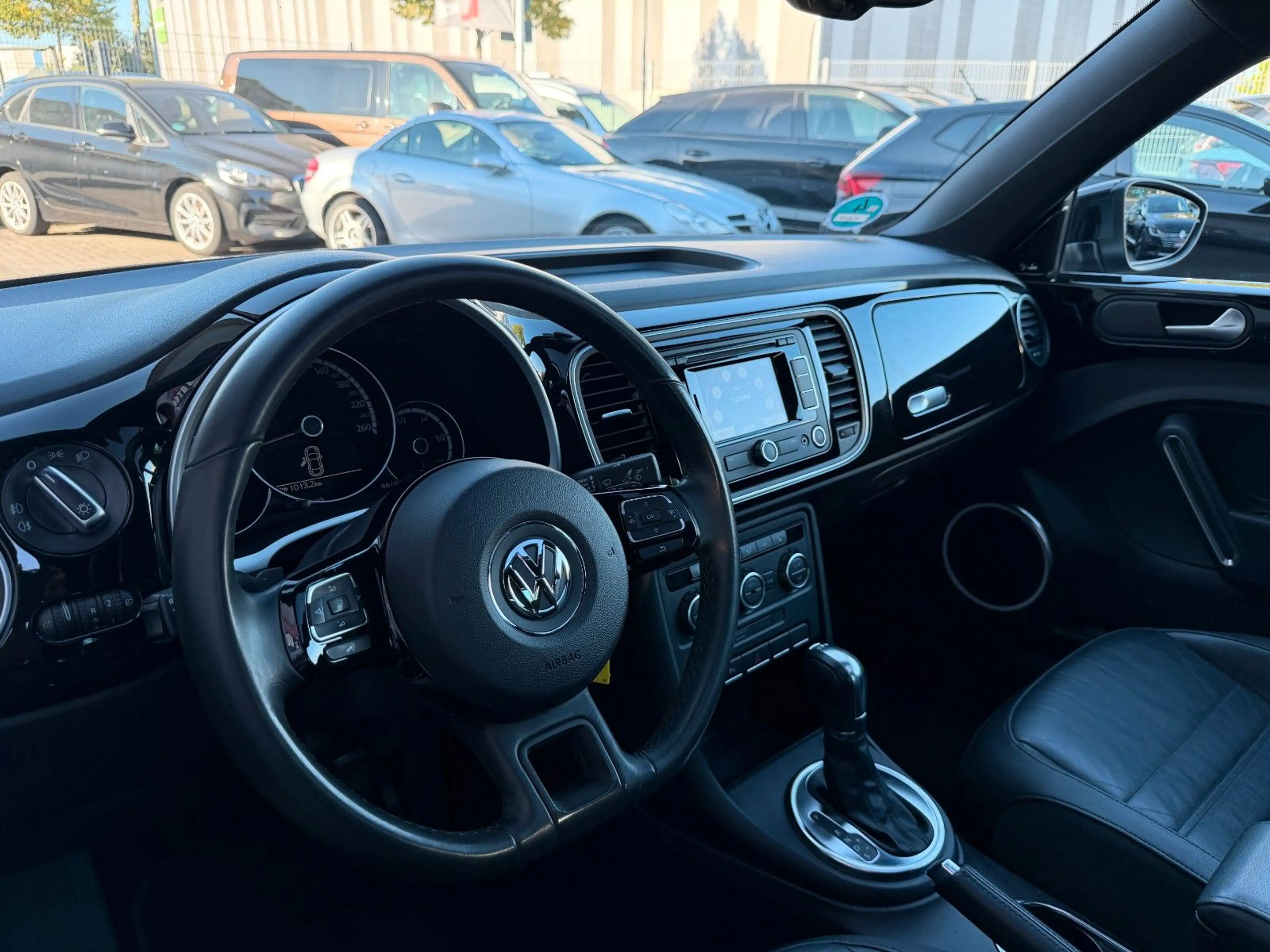 Volkswagen Beetle 1.4 TSI Design*Automatik*Panorama*Fender* — photo 13