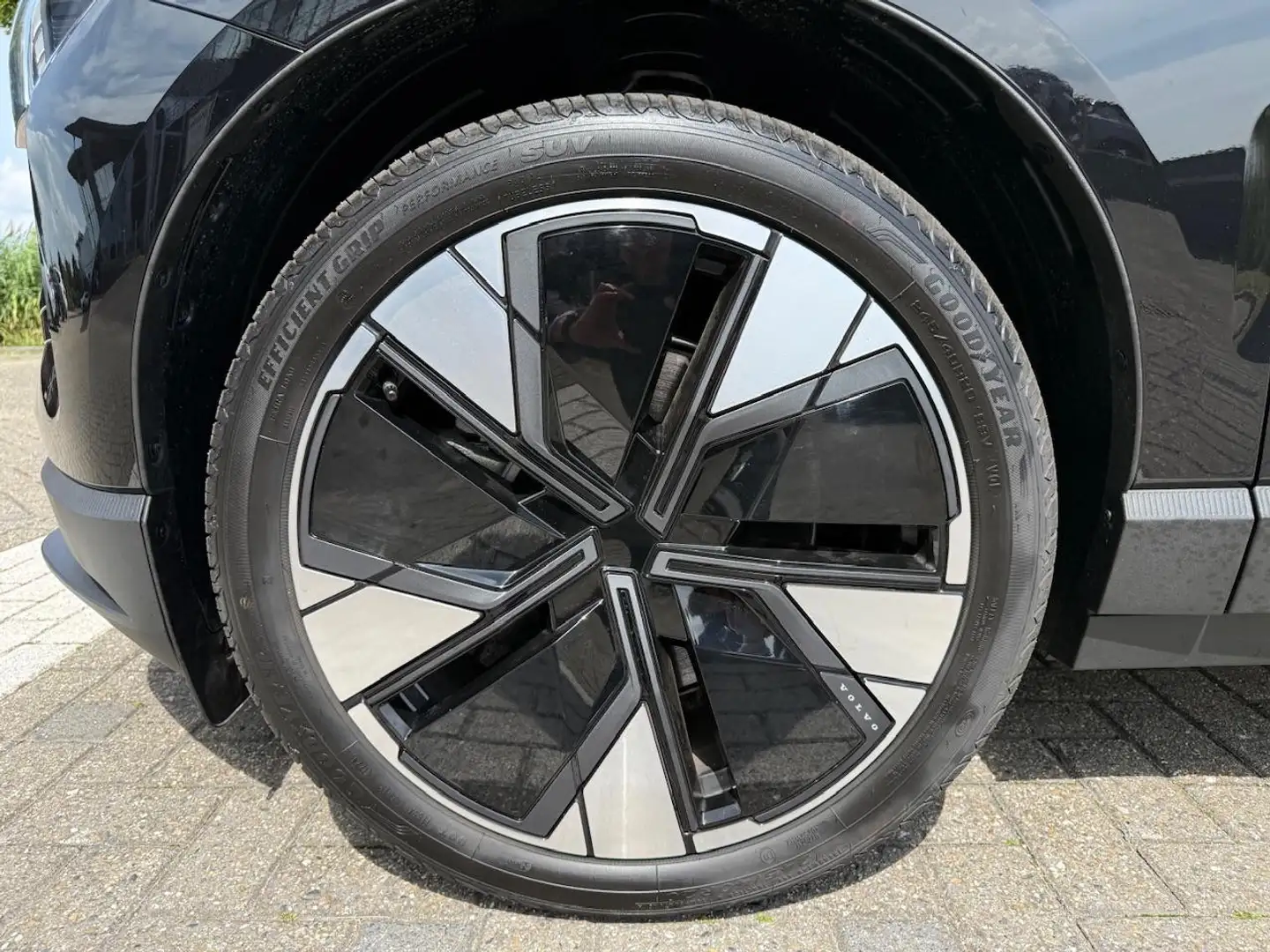 Volvo EX30 Single Motor Extended Range Plus 69 kWh Getint gla Schwarz - 2