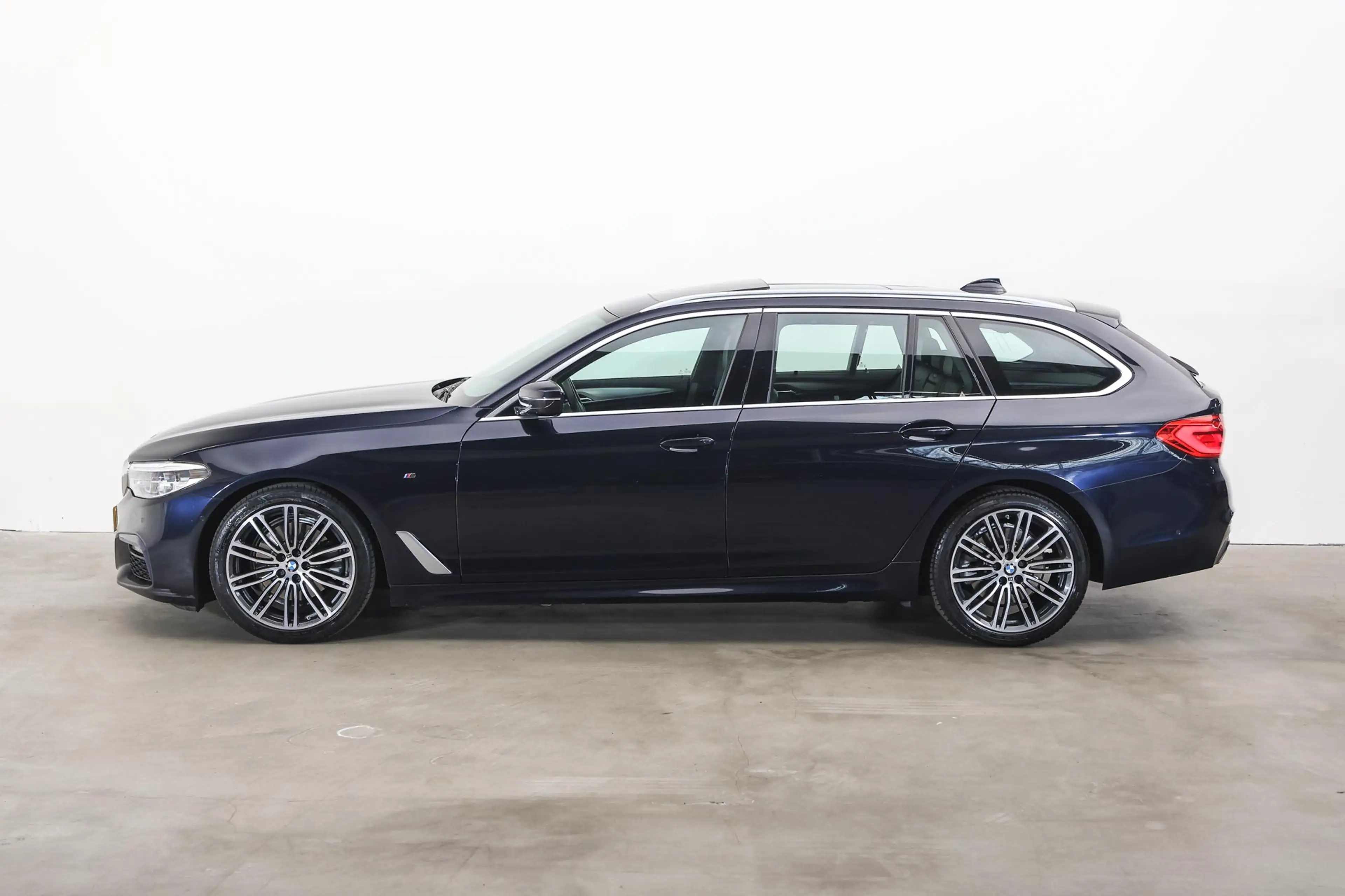 BMW 520 5 Serie Touring 520i High Executive M Sport Automa — photo 8