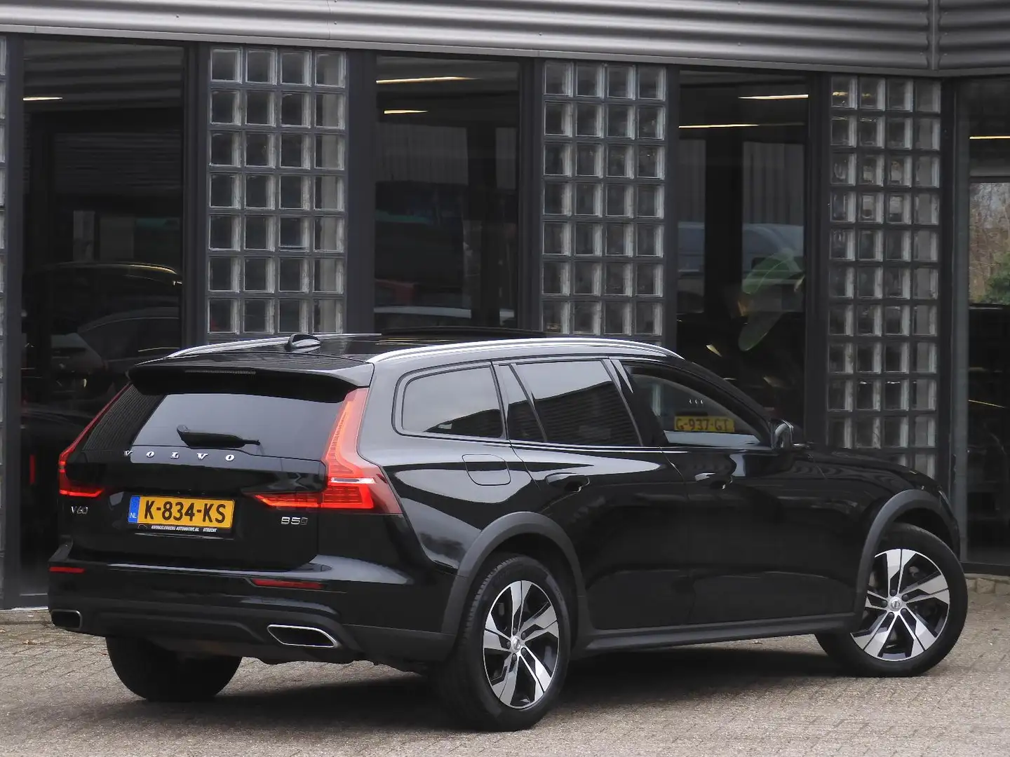 Volvo V60 Cross Country B5 AWD/ PANORAMADAK/ HEAD-UP/ 360°CAMERA/ LEER Zwart - 2