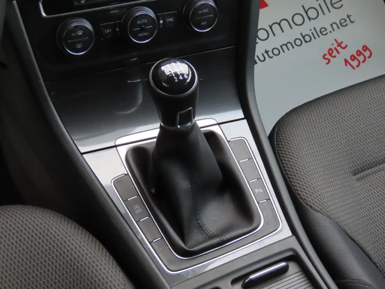 Volkswagen Golf Standard Model — photo 13 sur 28