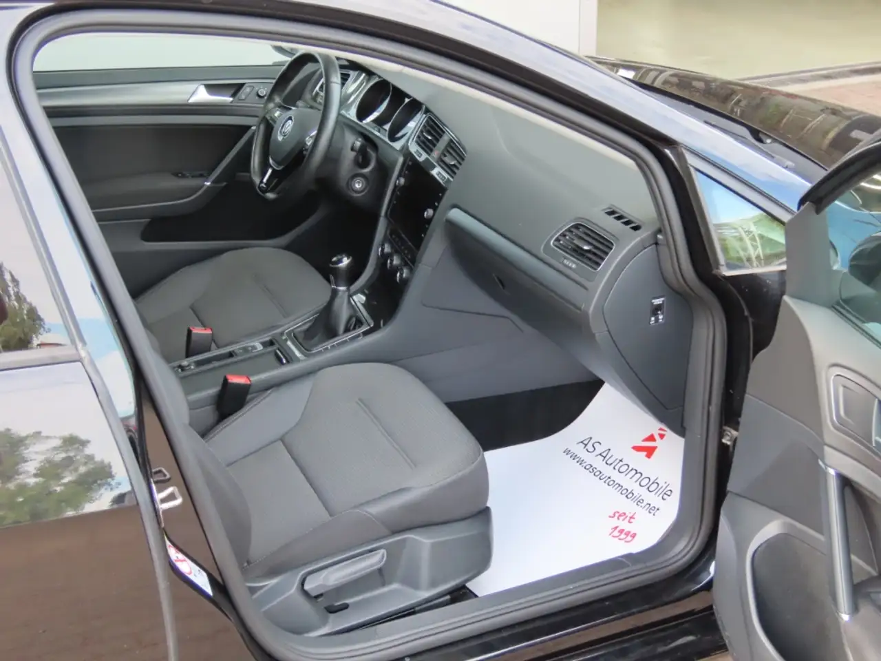Volkswagen Golf Standard Model — photo 14 sur 28