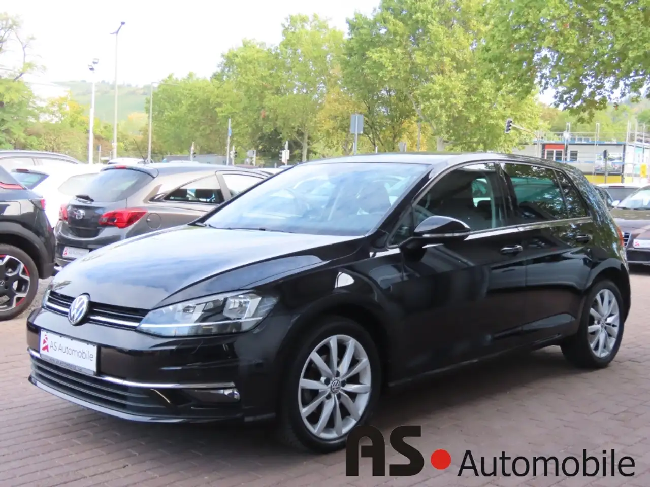 Volkswagen Golf Standard Model — photo 3 sur 28
