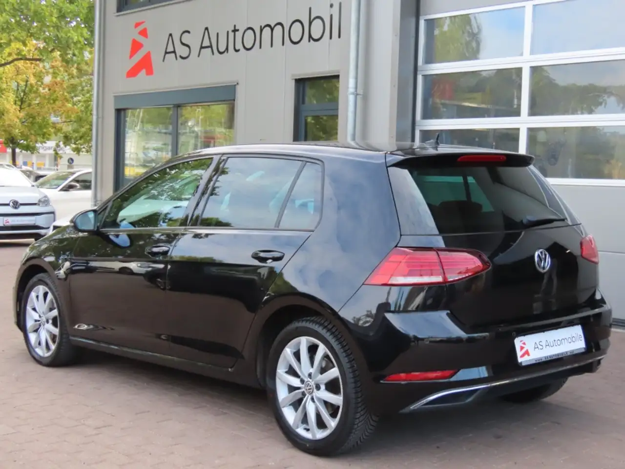 Volkswagen Golf Standard Model — photo 4 sur 28