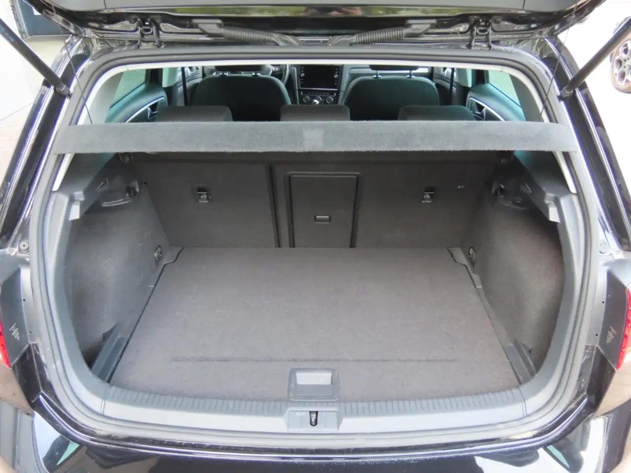 Volkswagen Golf Standard Model — photo 18 sur 28