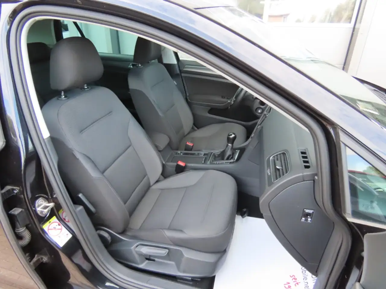Volkswagen Golf Standard Model — photo 15 sur 28